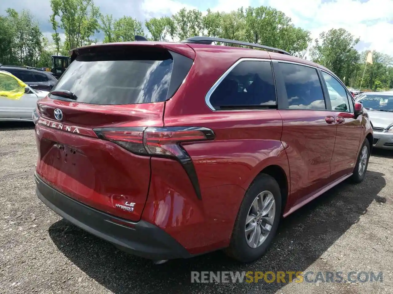 4 Photograph of a damaged car 5TDKSKFC8MS036439 TOYOTA SIENNA 2021