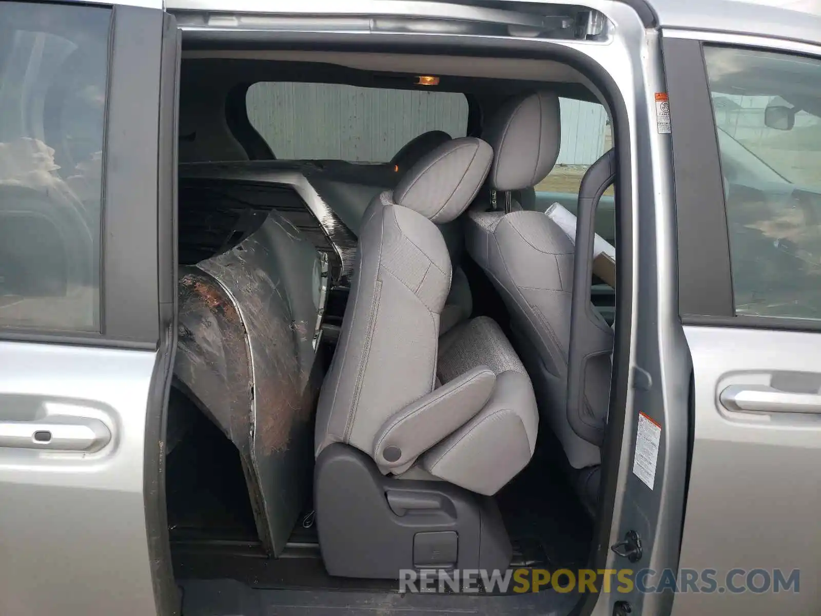 6 Photograph of a damaged car 5TDKSKFCXMS010697 TOYOTA SIENNA 2021