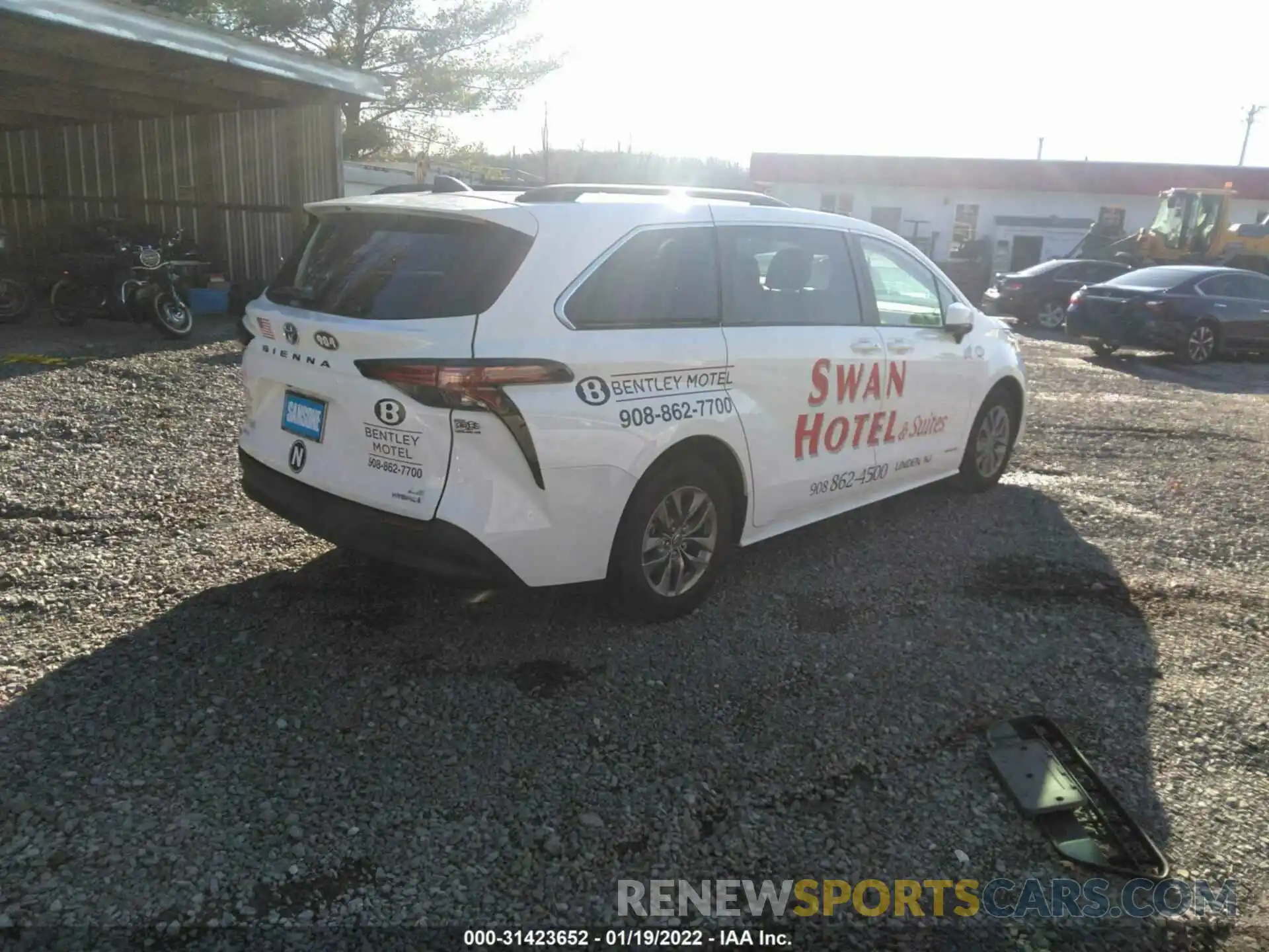 4 Photograph of a damaged car 5TDKSKFCXMS033347 TOYOTA SIENNA 2021