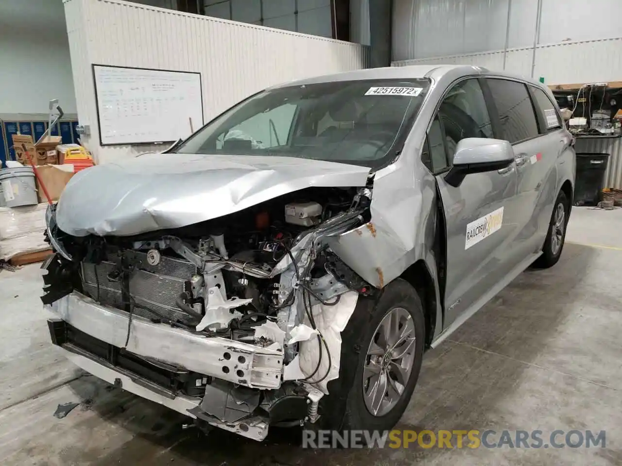 2 Photograph of a damaged car 5TDKSKFCXMS036362 TOYOTA SIENNA 2021