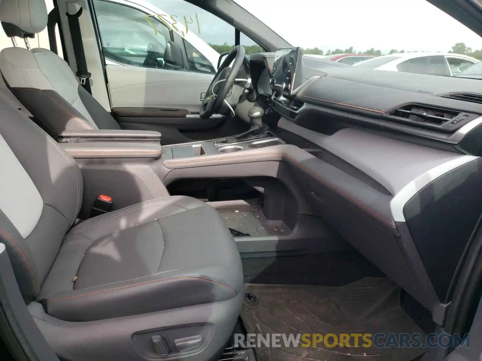 5 Photograph of a damaged car 5TDXRKEC0MS003115 TOYOTA SIENNA 2021