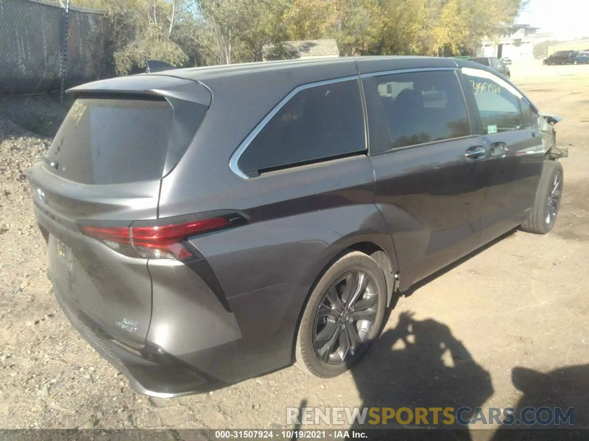 4 Фотография поврежденного автомобиля 5TDXRKEC0MS009674 TOYOTA SIENNA 2021