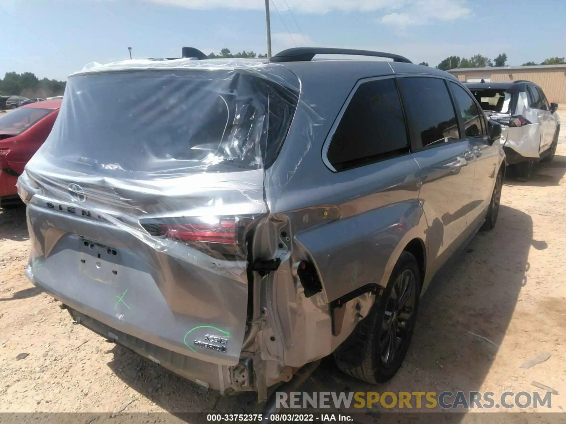 4 Photograph of a damaged car 5TDXRKEC0MS035594 TOYOTA SIENNA 2021