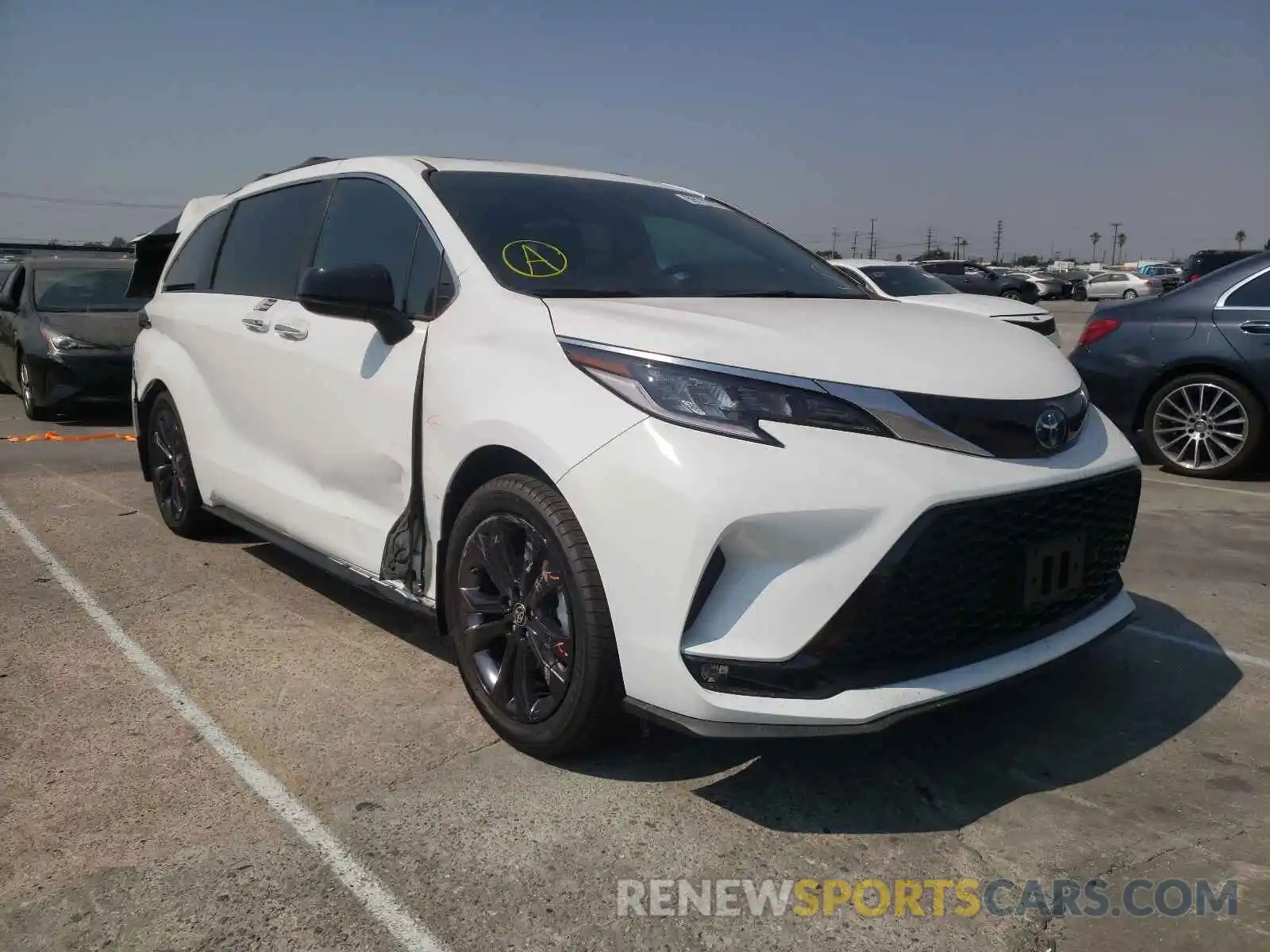 1 Photograph of a damaged car 5TDXRKEC0MS041170 TOYOTA SIENNA 2021