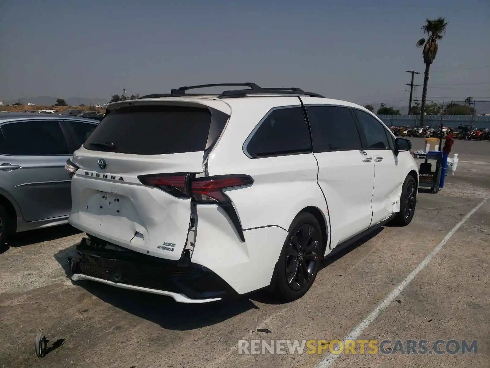 4 Photograph of a damaged car 5TDXRKEC0MS041170 TOYOTA SIENNA 2021