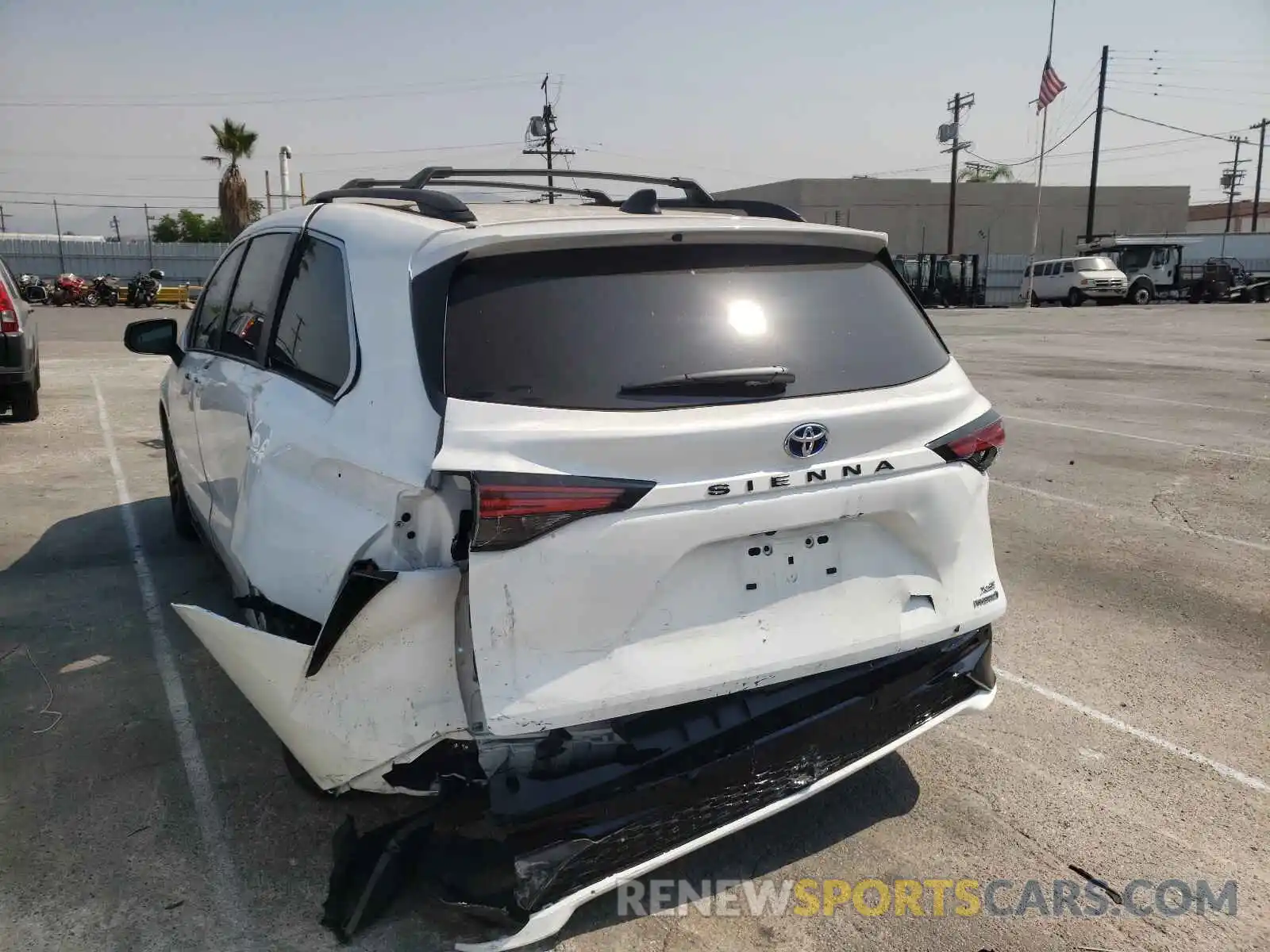 9 Photograph of a damaged car 5TDXRKEC0MS041170 TOYOTA SIENNA 2021