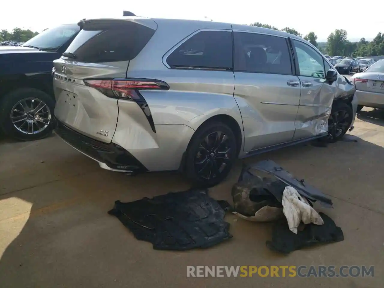 4 Photograph of a damaged car 5TDXRKEC4MS048901 TOYOTA SIENNA 2021