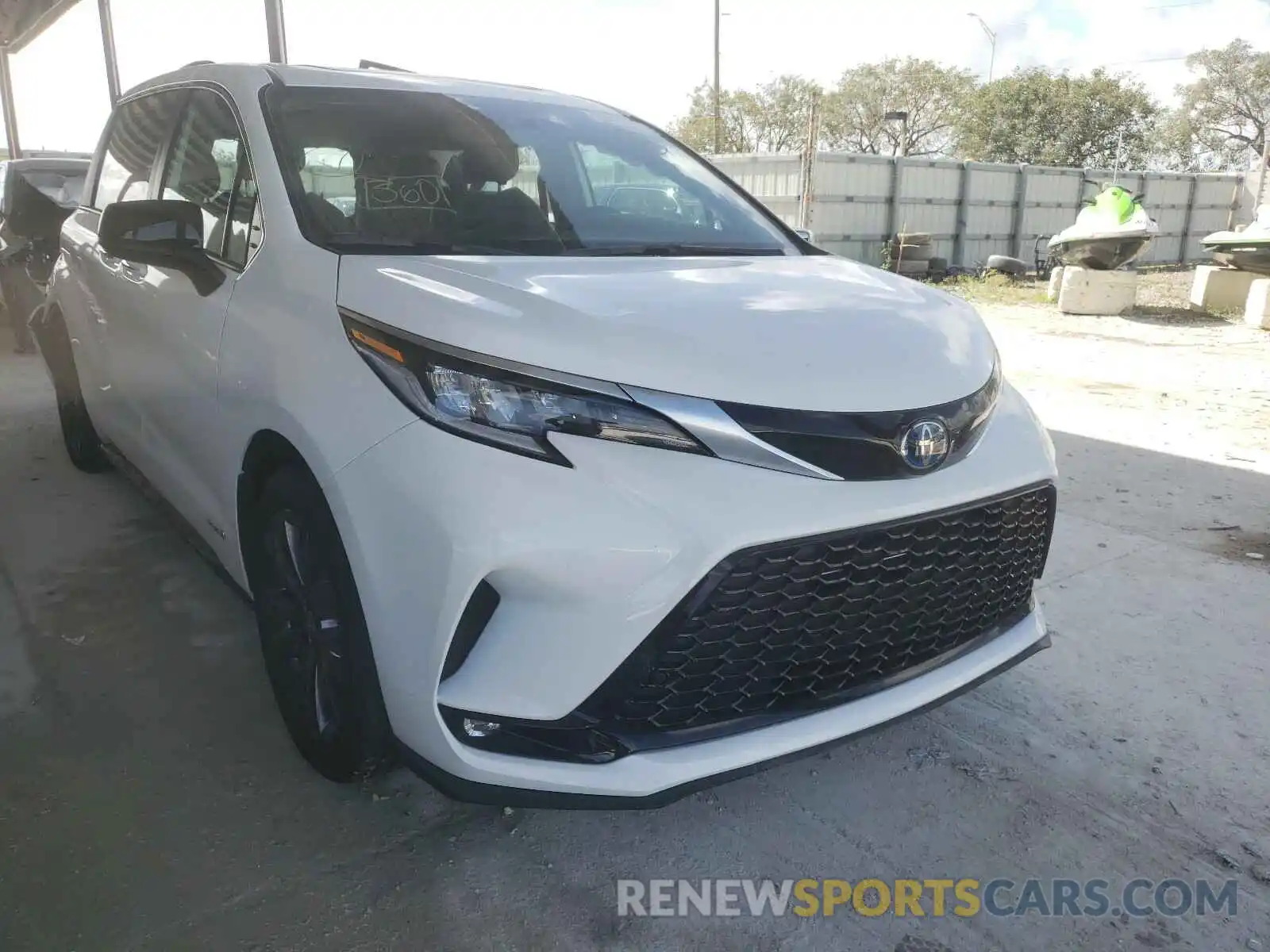 1 Photograph of a damaged car 5TDXRKEC5MS009458 TOYOTA SIENNA 2021