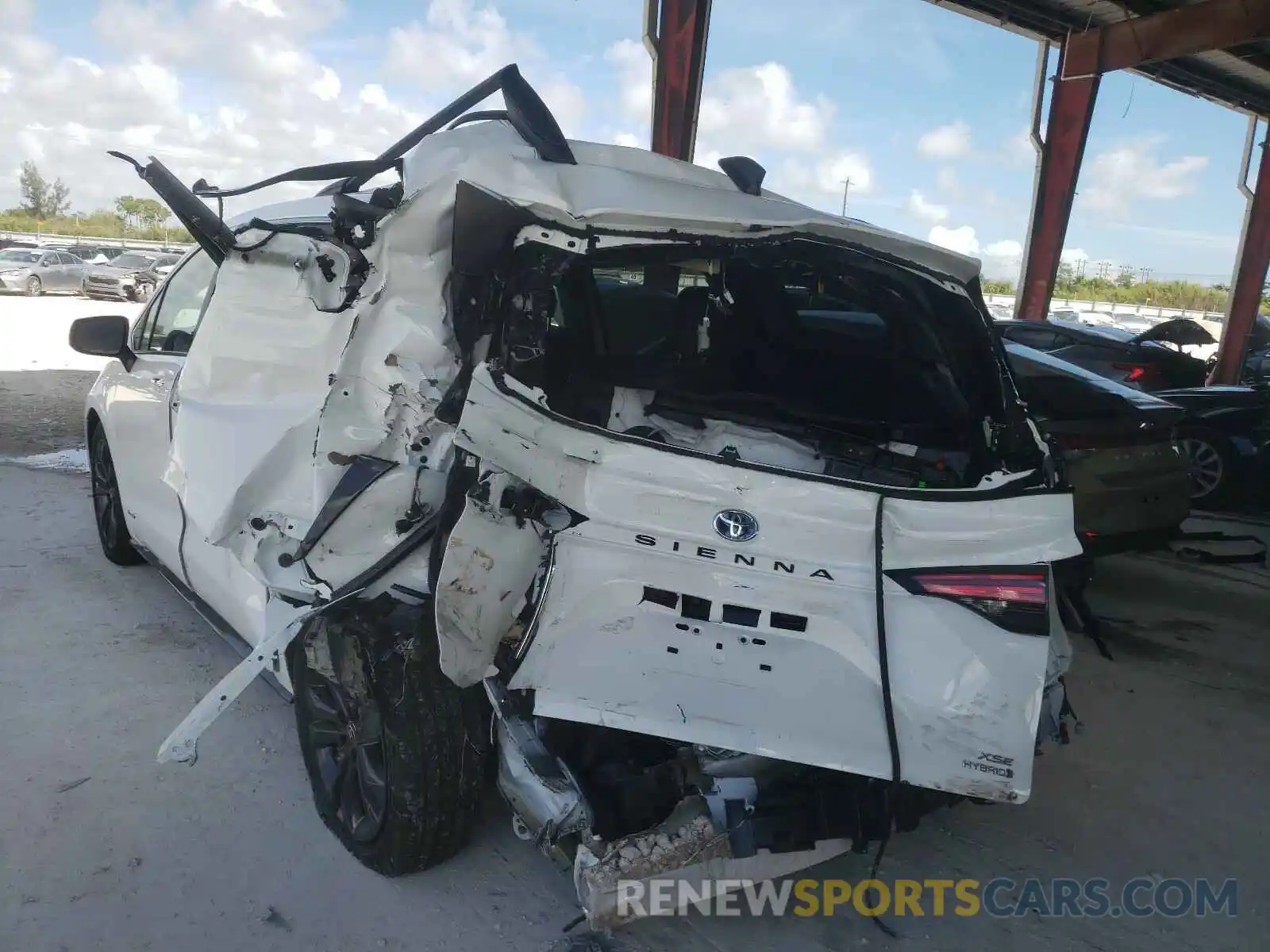 3 Photograph of a damaged car 5TDXRKEC5MS009458 TOYOTA SIENNA 2021