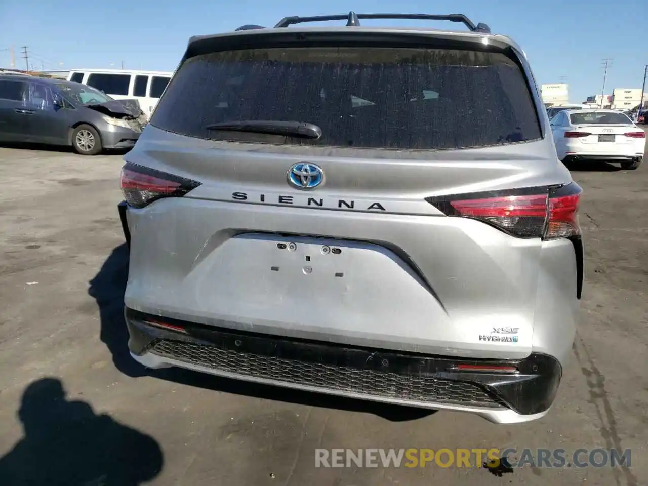 9 Photograph of a damaged car 5TDXRKEC6MS042355 TOYOTA SIENNA 2021