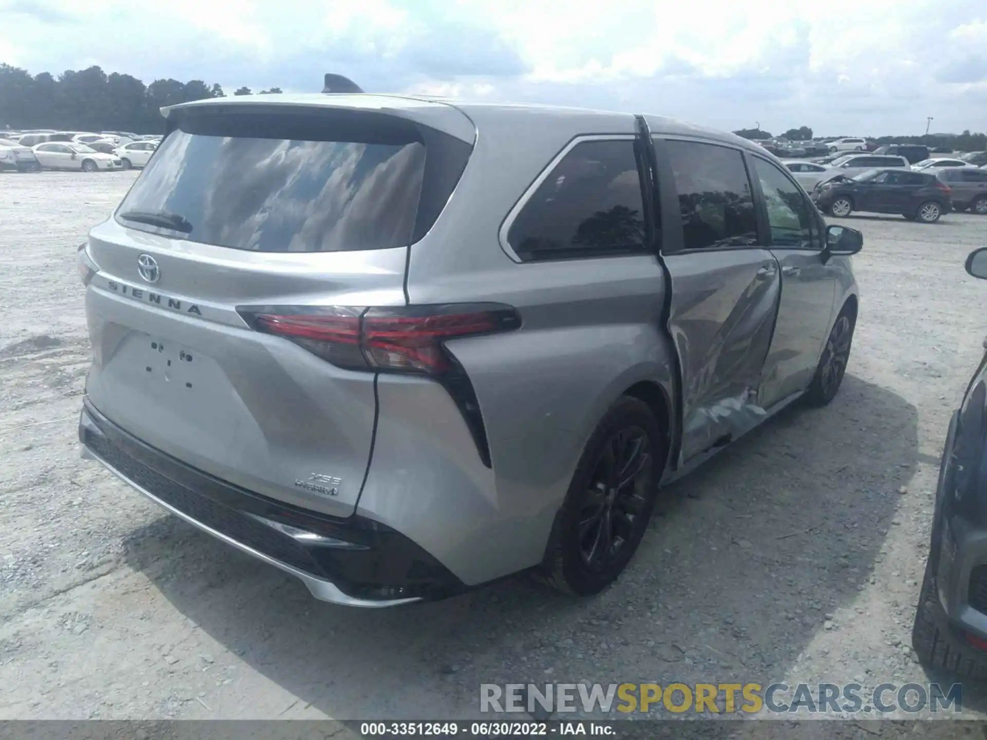 4 Photograph of a damaged car 5TDXRKEC8MS012211 TOYOTA SIENNA 2021