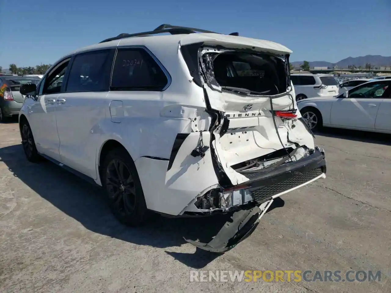 3 Photograph of a damaged car 5TDXRKEC8MS013830 TOYOTA SIENNA 2021