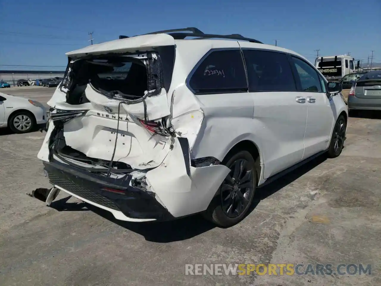 4 Photograph of a damaged car 5TDXRKEC8MS013830 TOYOTA SIENNA 2021