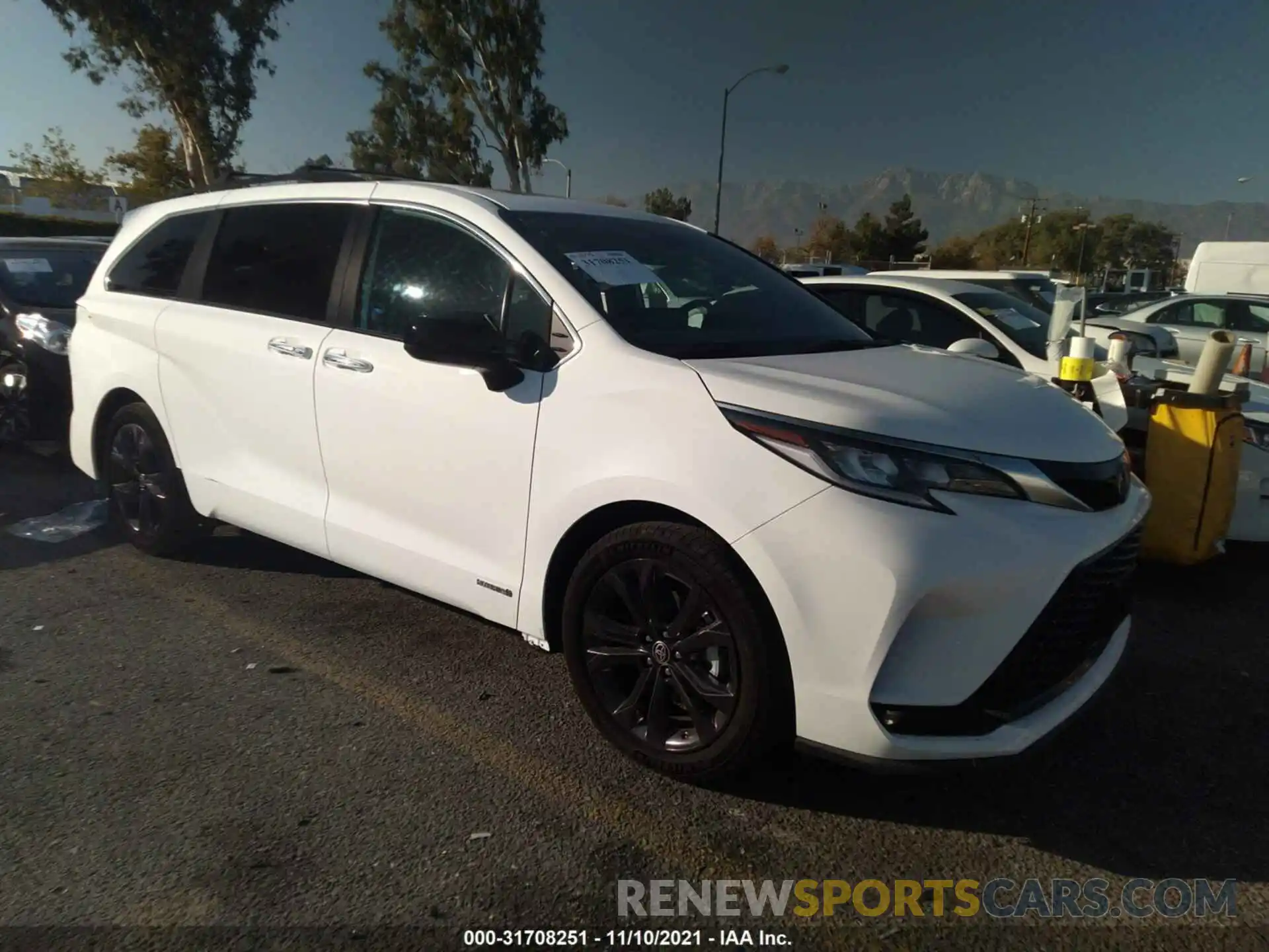 1 Photograph of a damaged car 5TDXRKEC9MS044620 TOYOTA SIENNA 2021