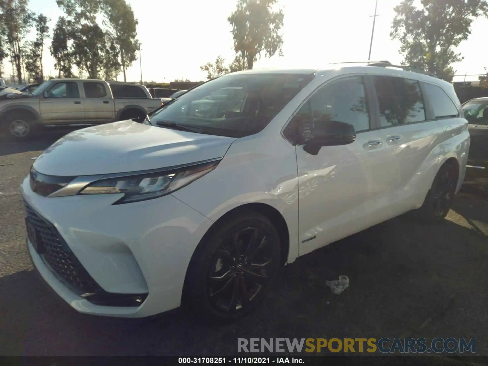 2 Photograph of a damaged car 5TDXRKEC9MS044620 TOYOTA SIENNA 2021