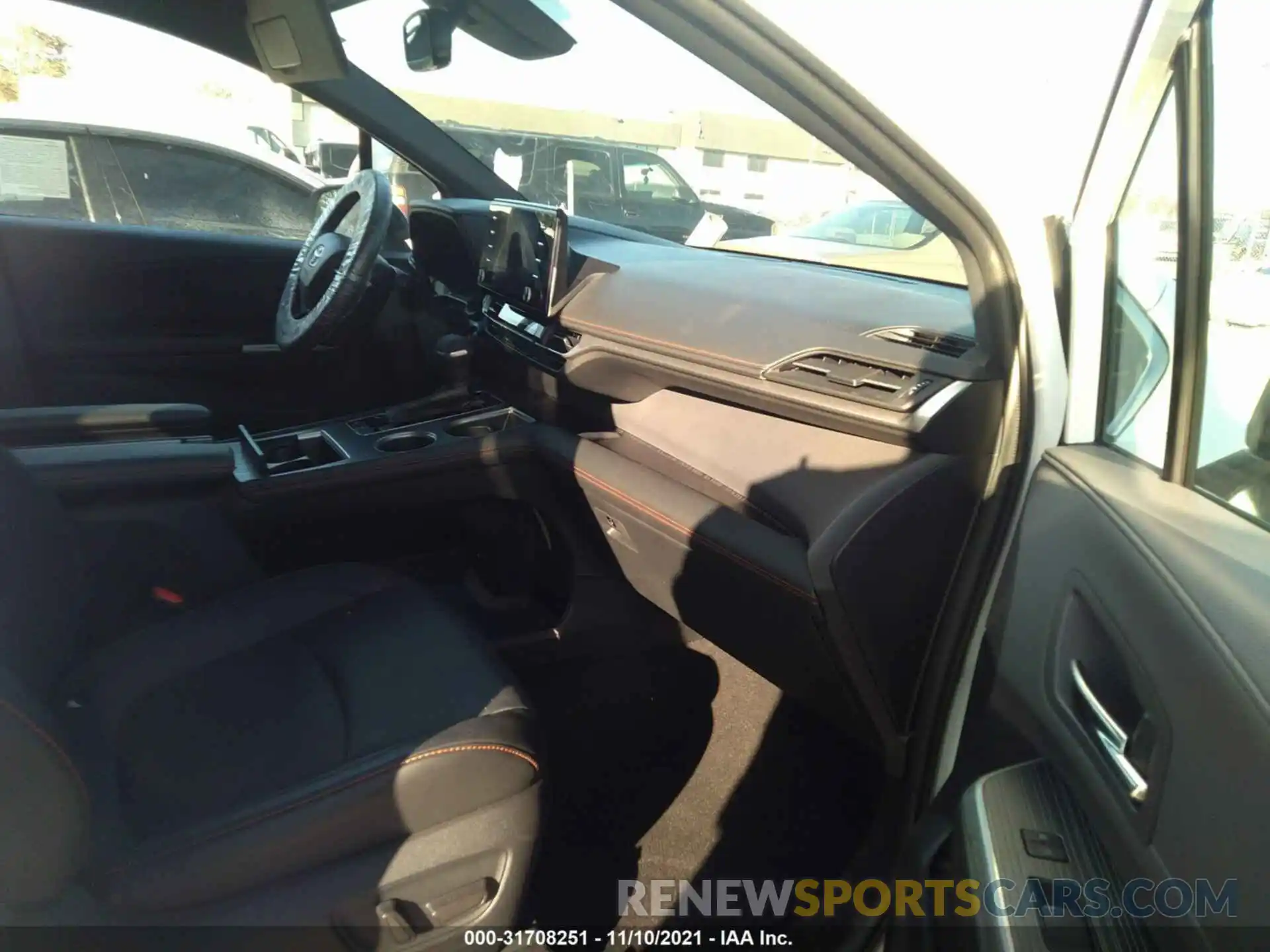 5 Photograph of a damaged car 5TDXRKEC9MS044620 TOYOTA SIENNA 2021