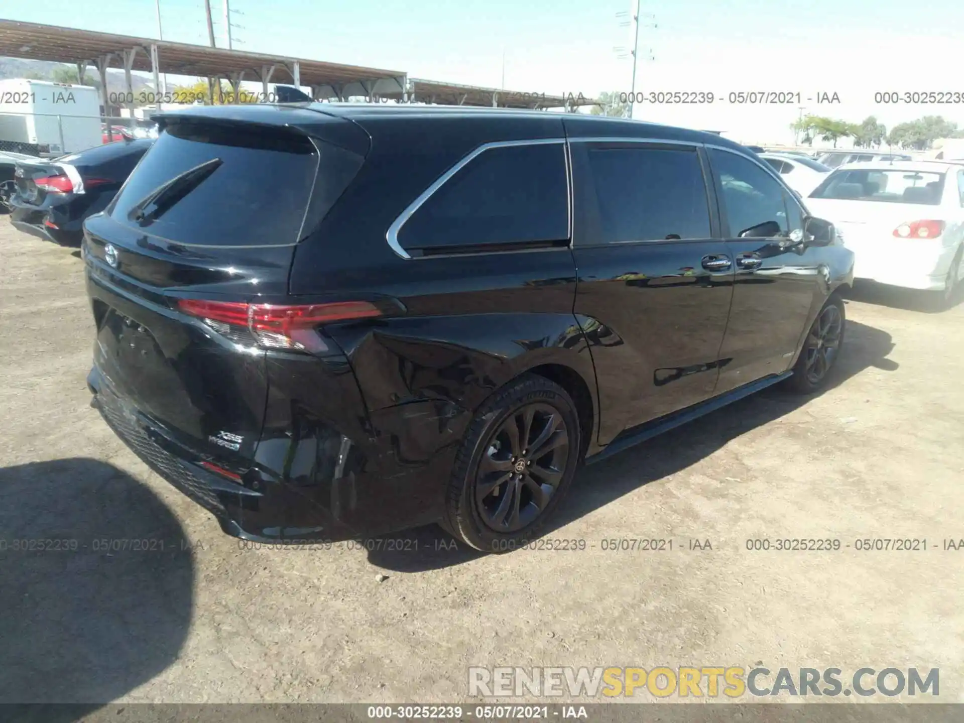 4 Photograph of a damaged car 5TDXRKECXMS022271 TOYOTA SIENNA 2021