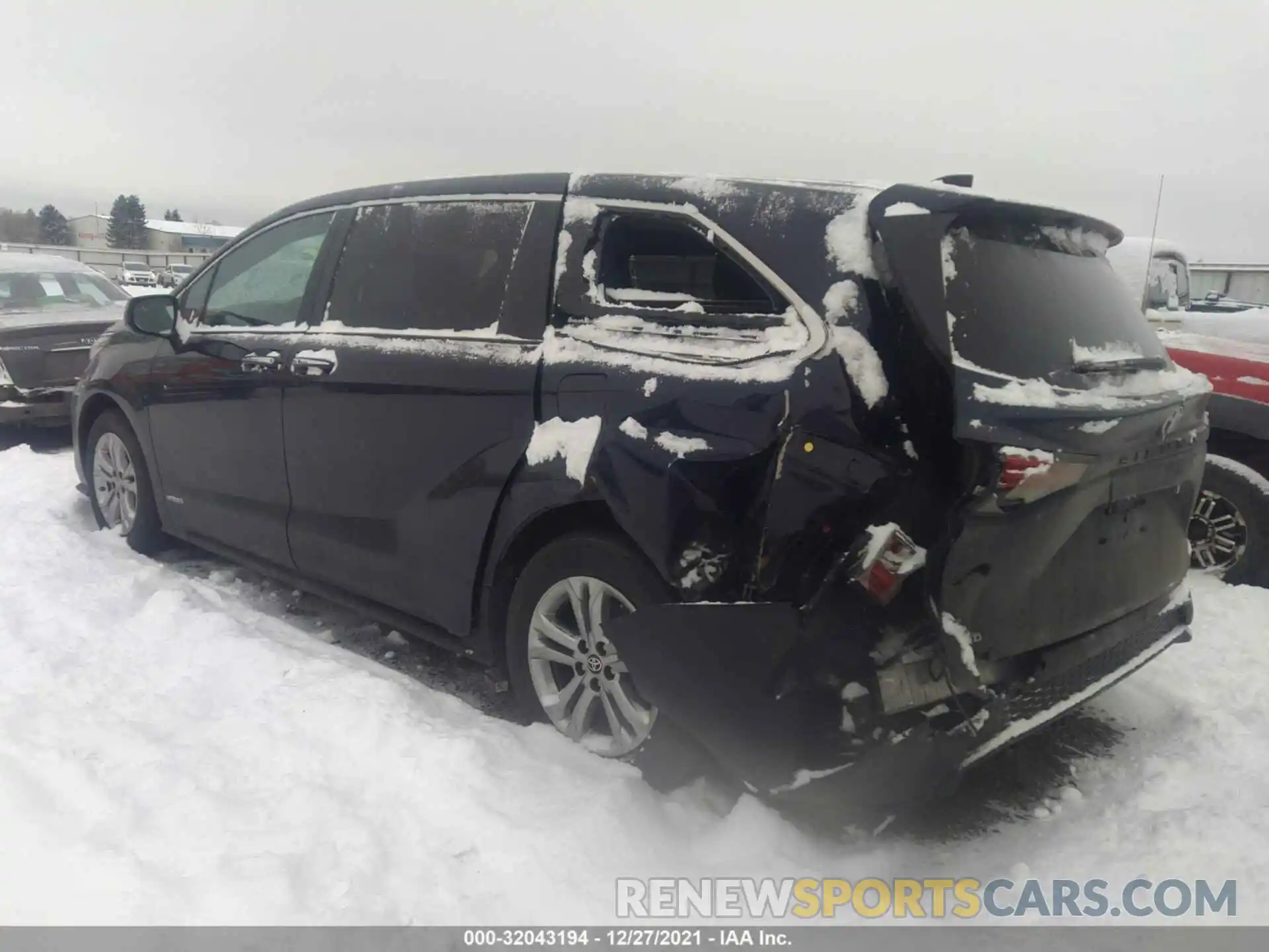 3 Photograph of a damaged car 5TDXSKFC4MS003881 TOYOTA SIENNA 2021