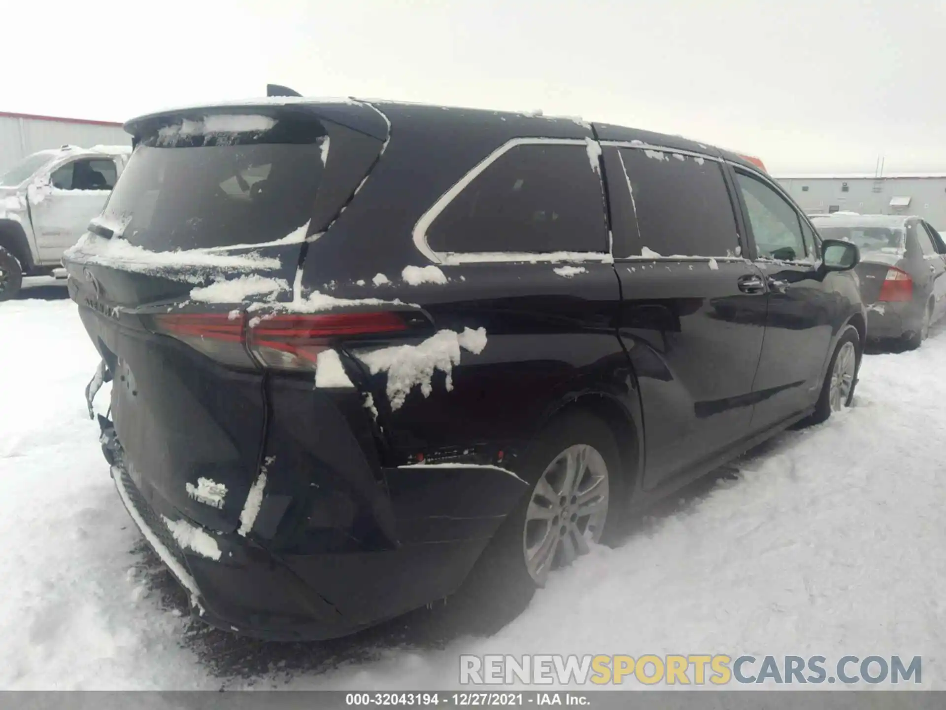 4 Photograph of a damaged car 5TDXSKFC4MS003881 TOYOTA SIENNA 2021