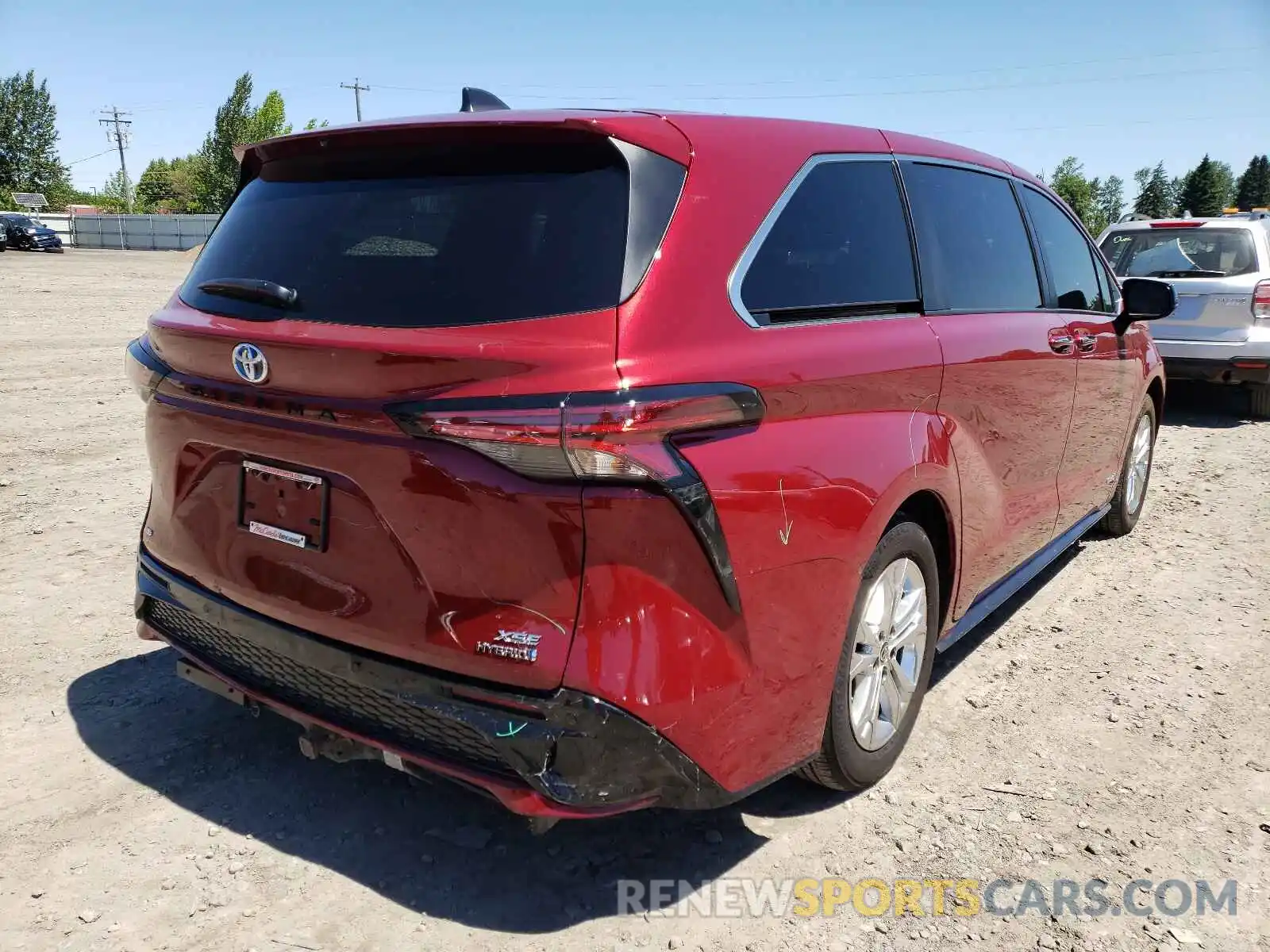 4 Photograph of a damaged car 5TDXSKFC5MS015165 TOYOTA SIENNA 2021