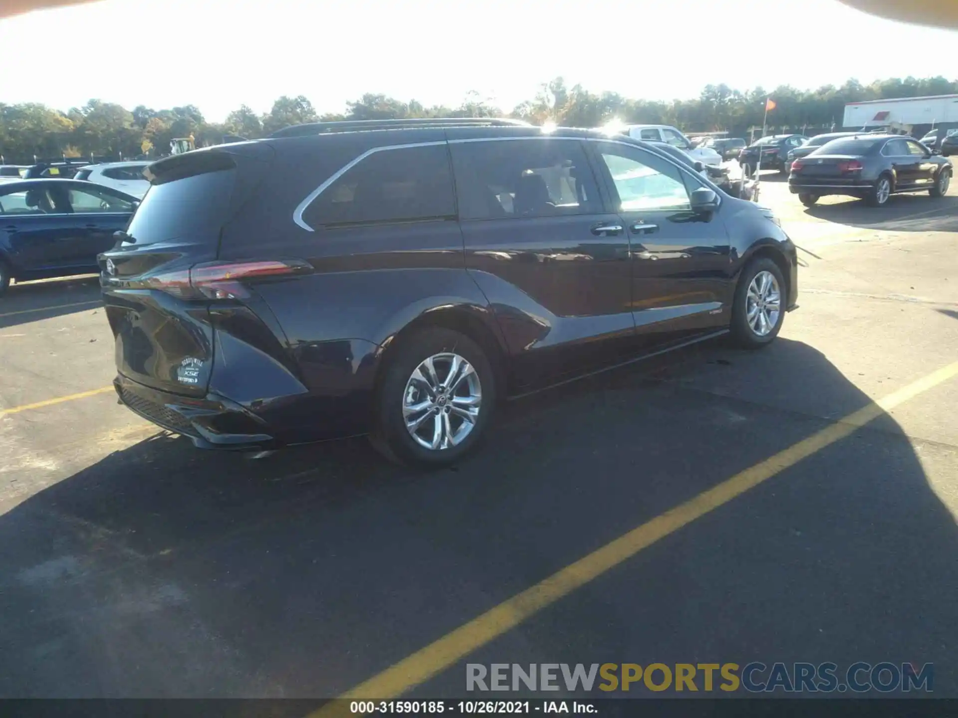 4 Photograph of a damaged car 5TDXSKFC8MS039766 TOYOTA SIENNA 2021