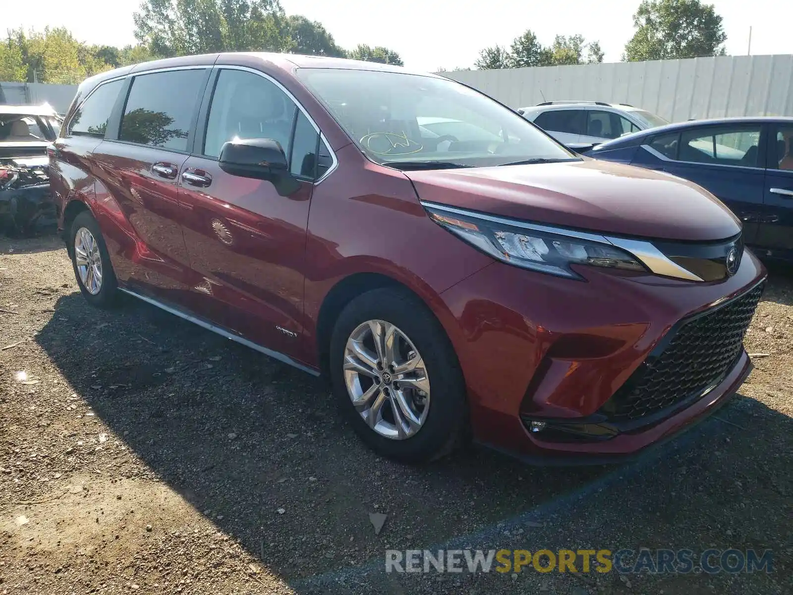 1 Photograph of a damaged car 5TDXSKFC9MS007862 TOYOTA SIENNA 2021