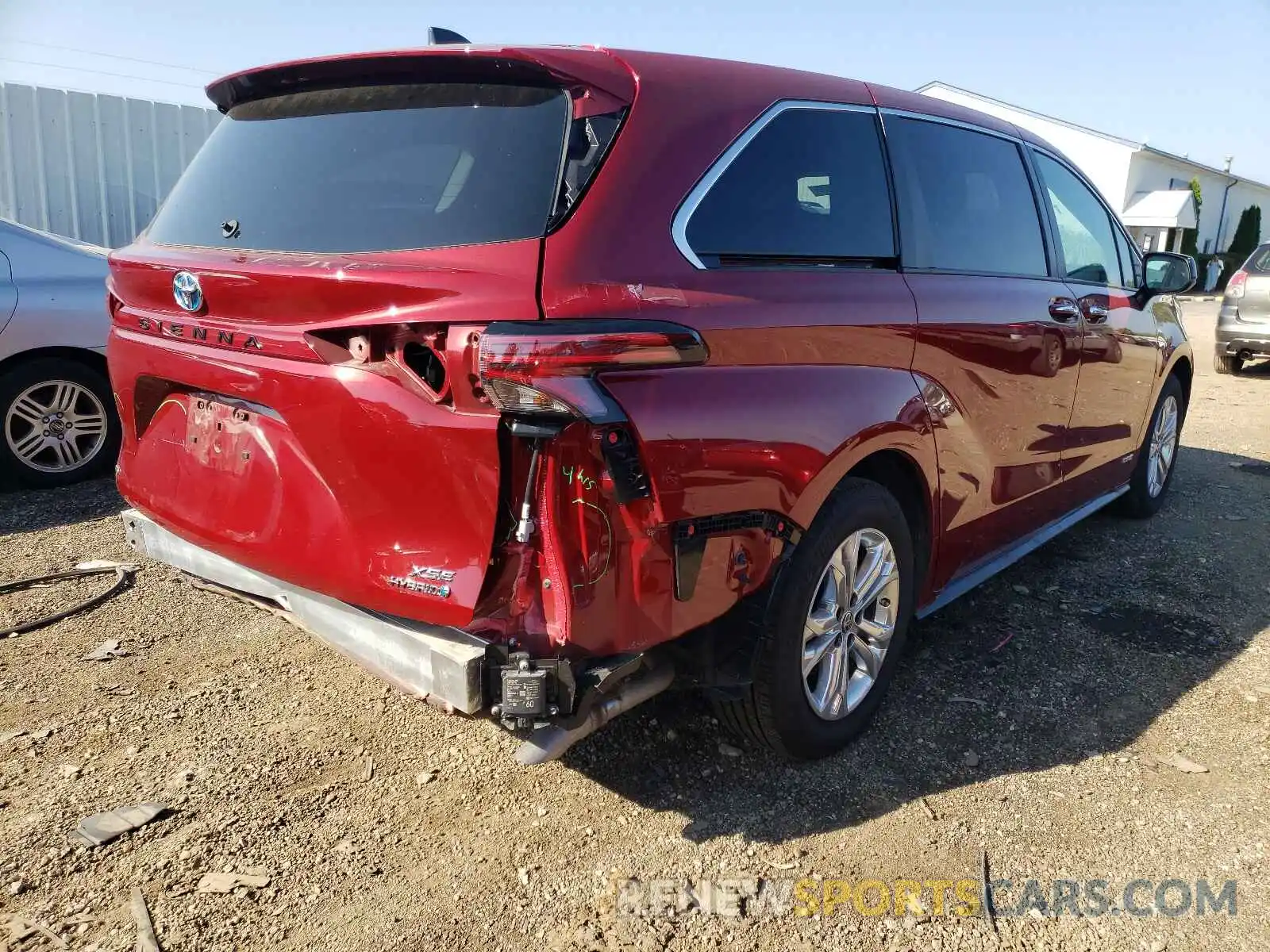 4 Photograph of a damaged car 5TDXSKFC9MS007862 TOYOTA SIENNA 2021