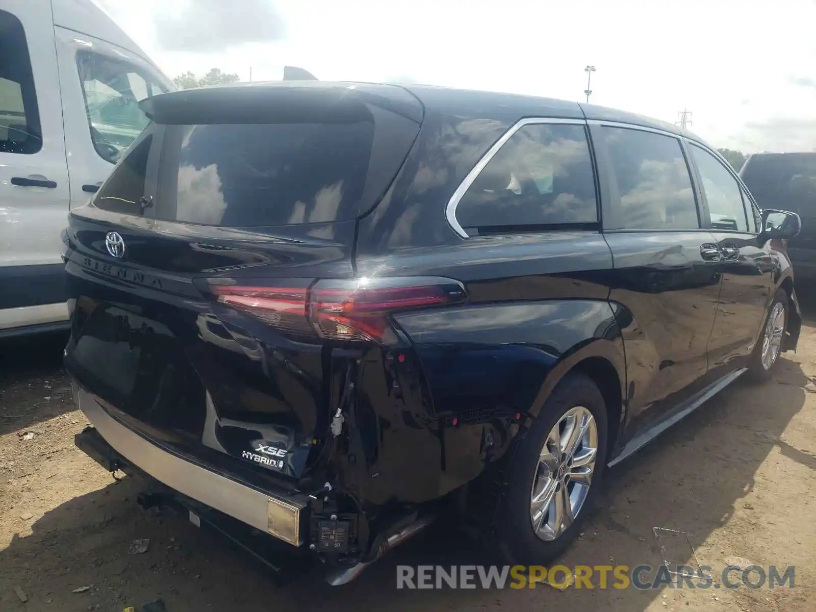 4 Photograph of a damaged car 5TDXSKFC9MS019462 TOYOTA SIENNA 2021