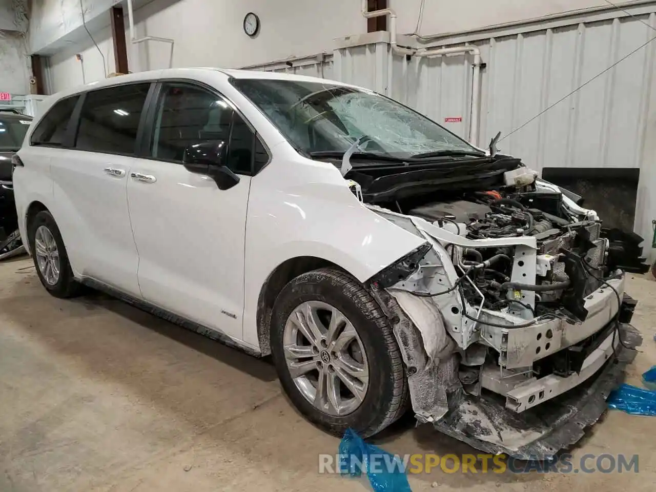 4 Photograph of a damaged car 5TDXSKFCXMS009748 TOYOTA SIENNA 2021