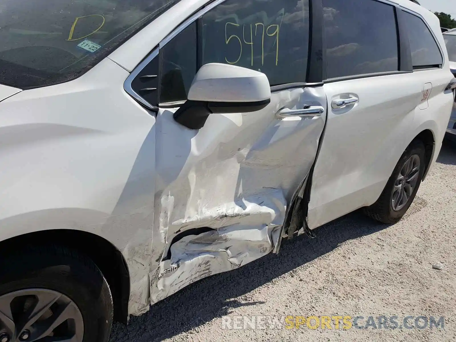 9 Photograph of a damaged car 5TDYRKEC0MS003748 TOYOTA SIENNA 2021