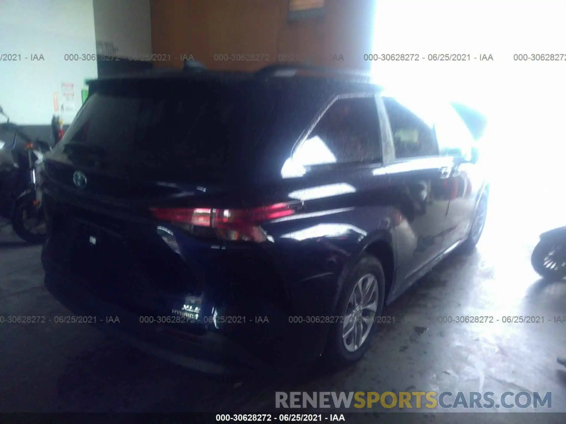 4 Photograph of a damaged car 5TDYRKEC0MS006424 TOYOTA SIENNA 2021