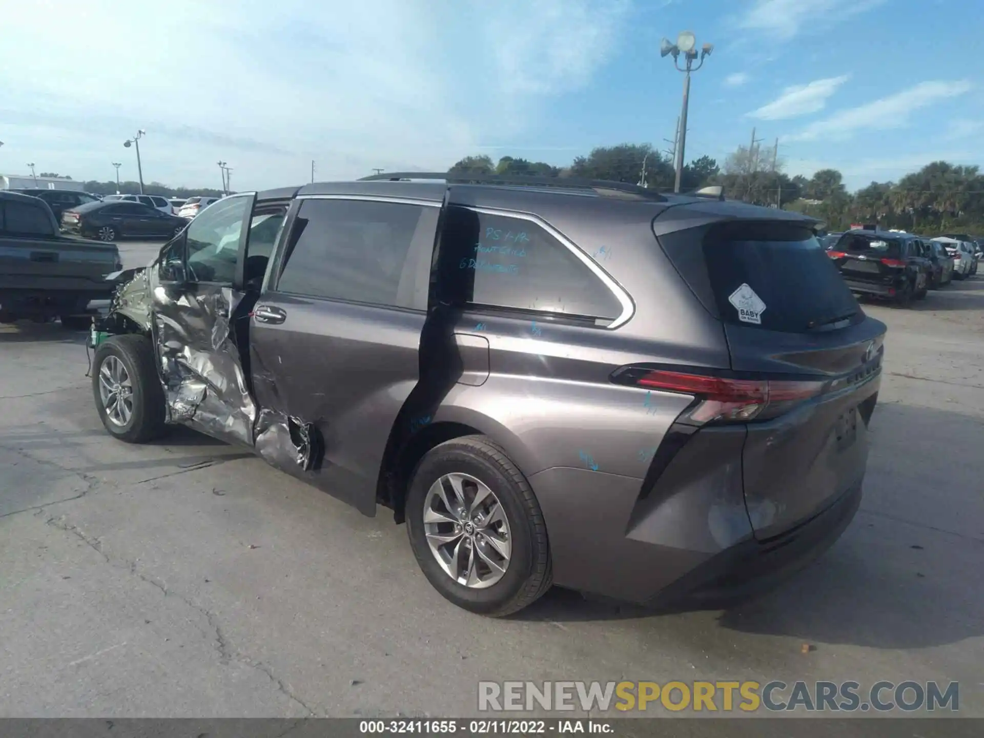 3 Photograph of a damaged car 5TDYRKEC0MS006438 TOYOTA SIENNA 2021