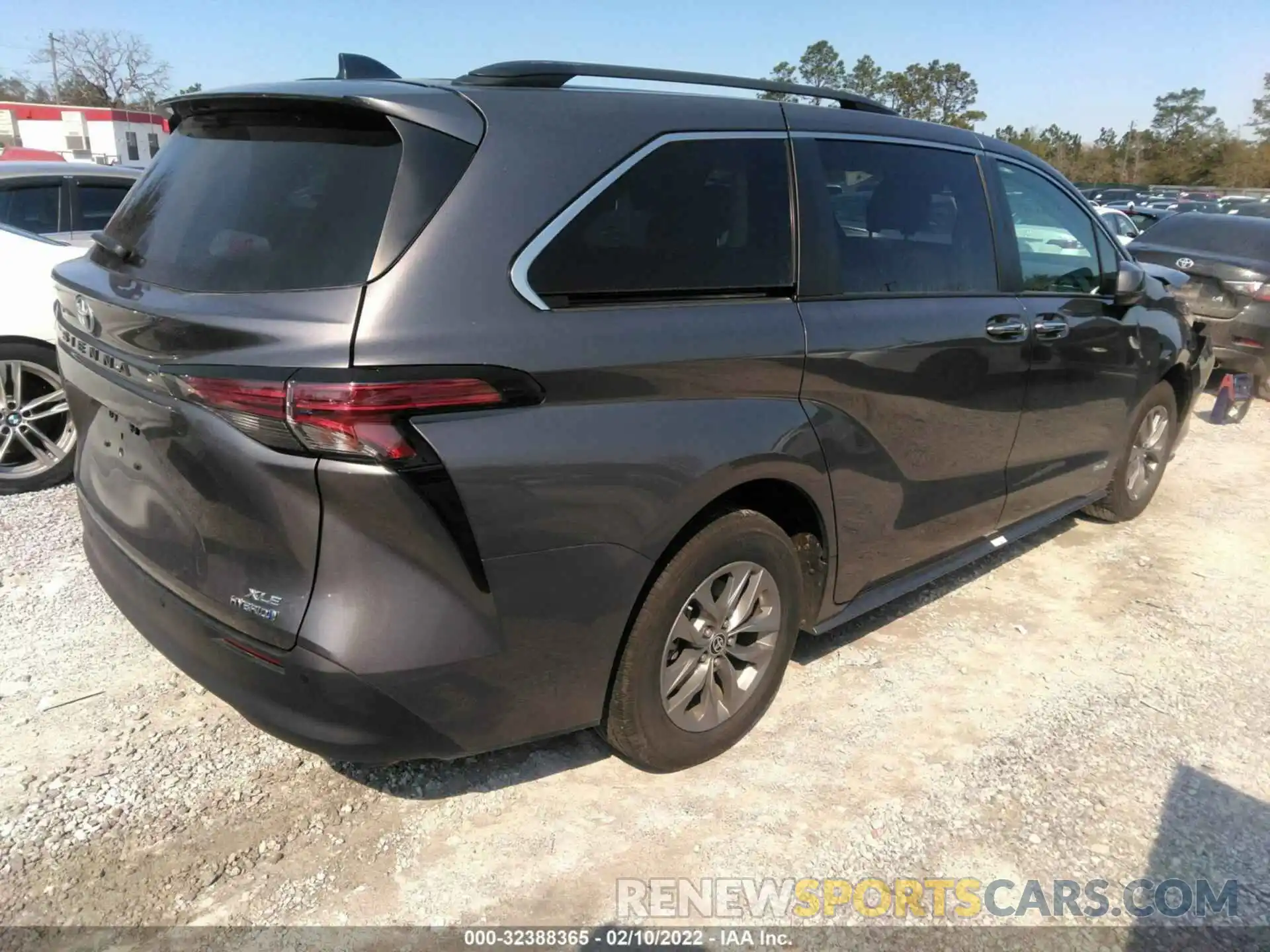 4 Photograph of a damaged car 5TDYRKEC0MS014216 TOYOTA SIENNA 2021