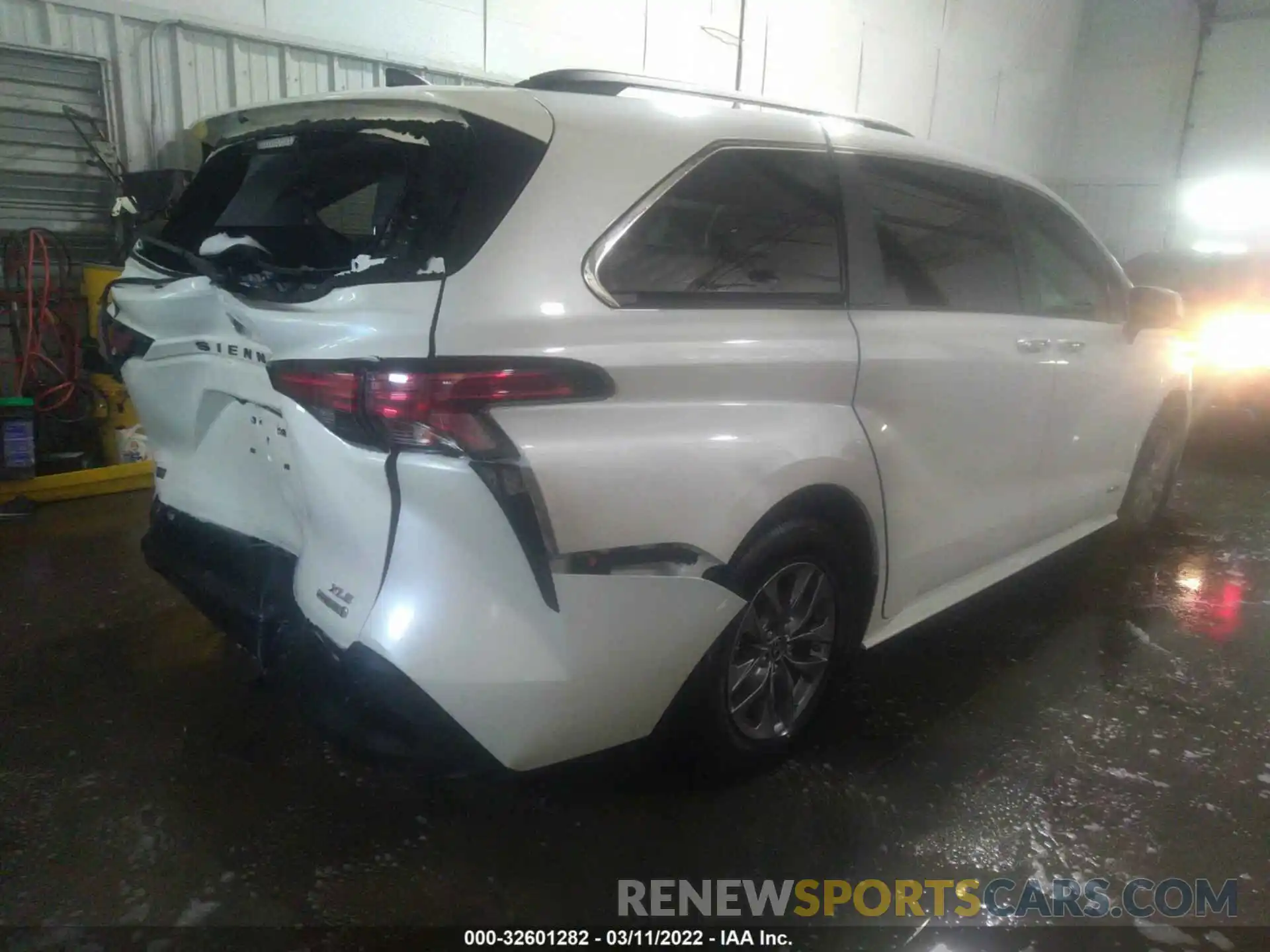 4 Photograph of a damaged car 5TDYRKEC0MS047684 TOYOTA SIENNA 2021