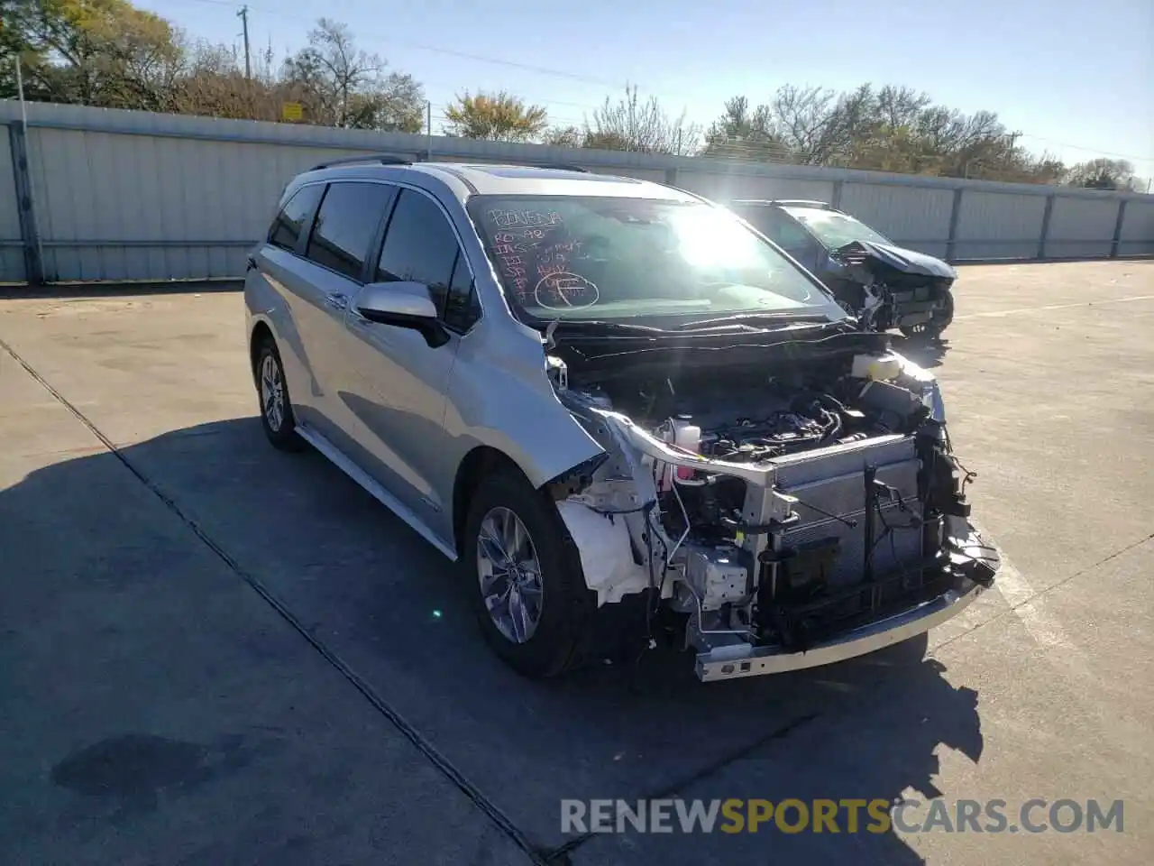 1 Photograph of a damaged car 5TDYRKEC0MS053856 TOYOTA SIENNA 2021