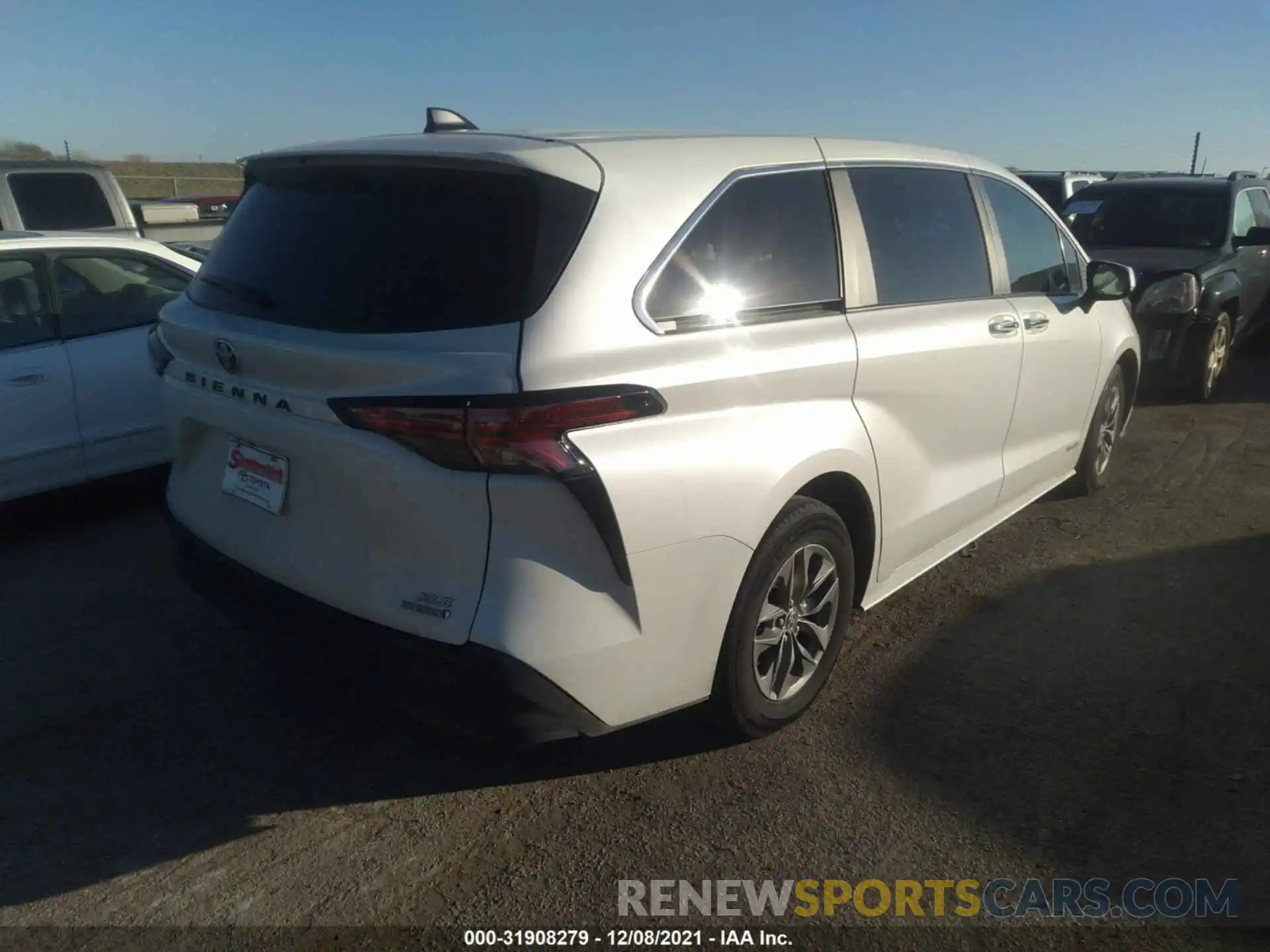 4 Photograph of a damaged car 5TDYRKEC1MS008747 TOYOTA SIENNA 2021