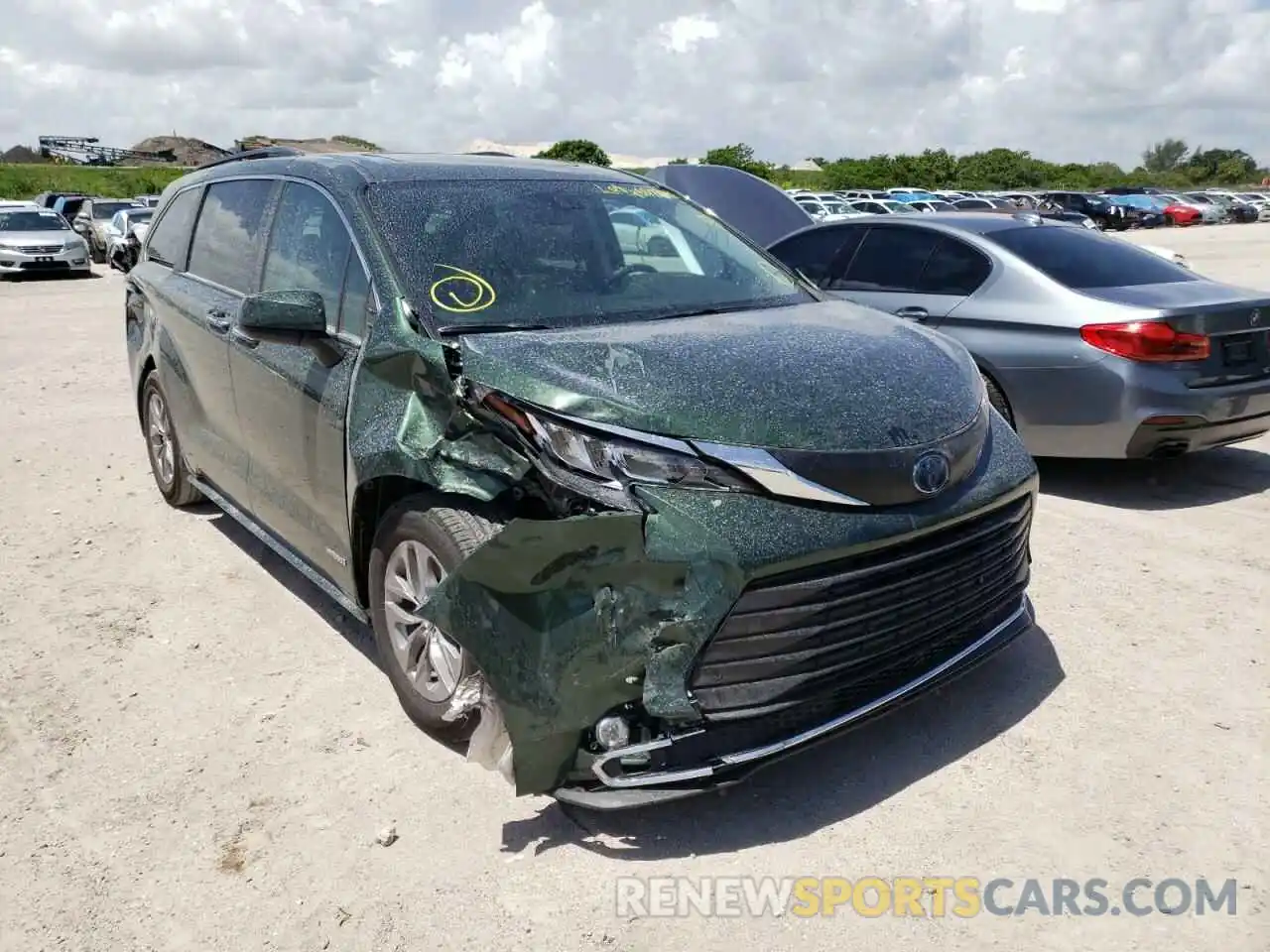 1 Photograph of a damaged car 5TDYRKEC1MS056894 TOYOTA SIENNA 2021