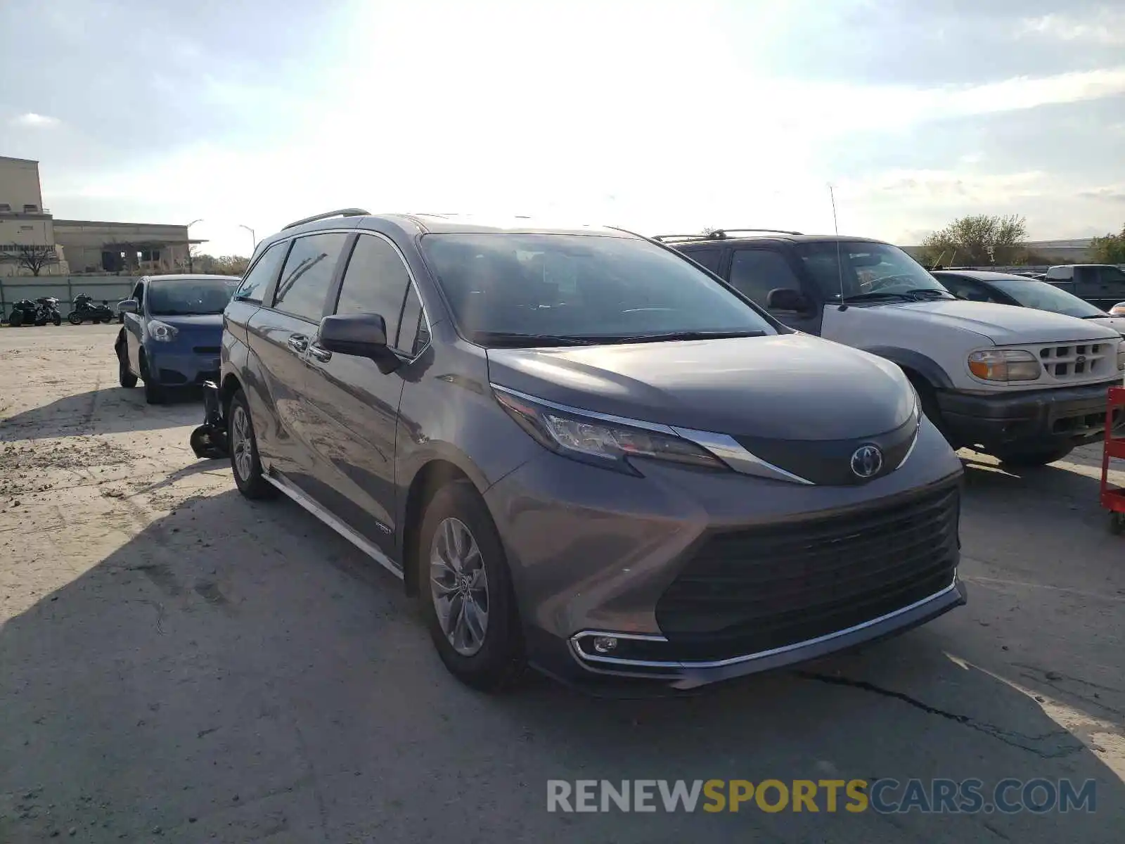 1 Фотография поврежденного автомобиля 5TDYRKEC1MS071461 TOYOTA SIENNA 2021