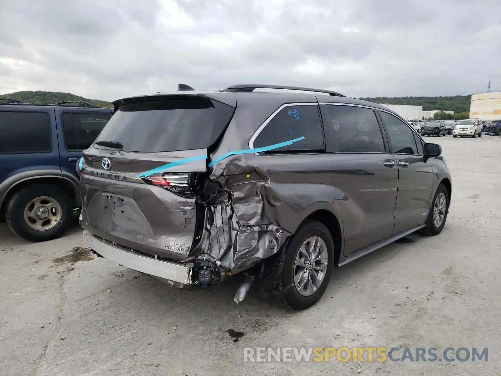 4 Photograph of a damaged car 5TDYRKEC1MS071461 TOYOTA SIENNA 2021