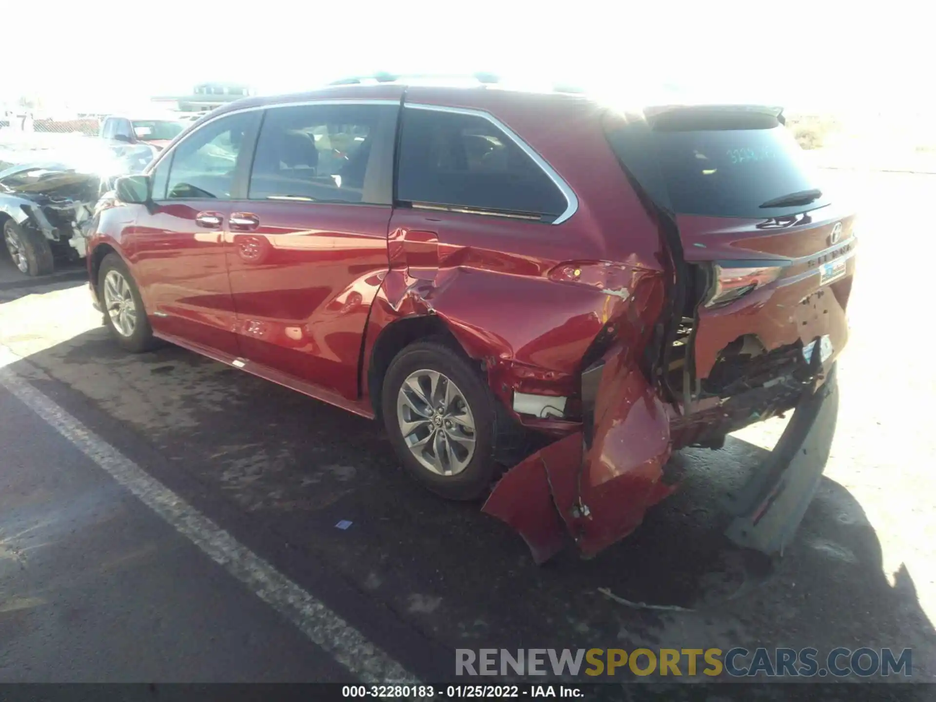 3 Photograph of a damaged car 5TDYRKEC2MS005839 TOYOTA SIENNA 2021