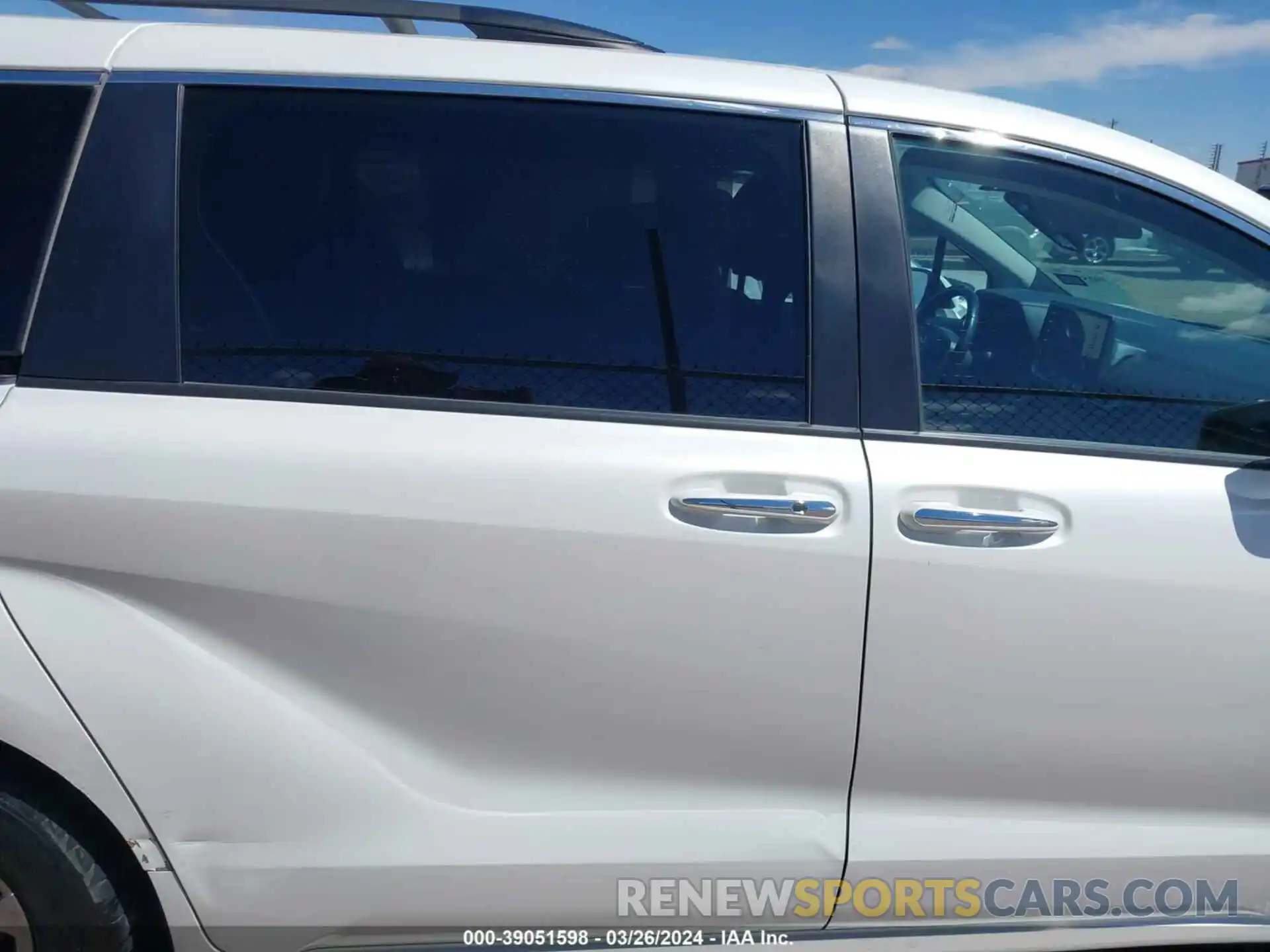 14 Photograph of a damaged car 5TDYRKEC3MS018793 TOYOTA SIENNA 2021