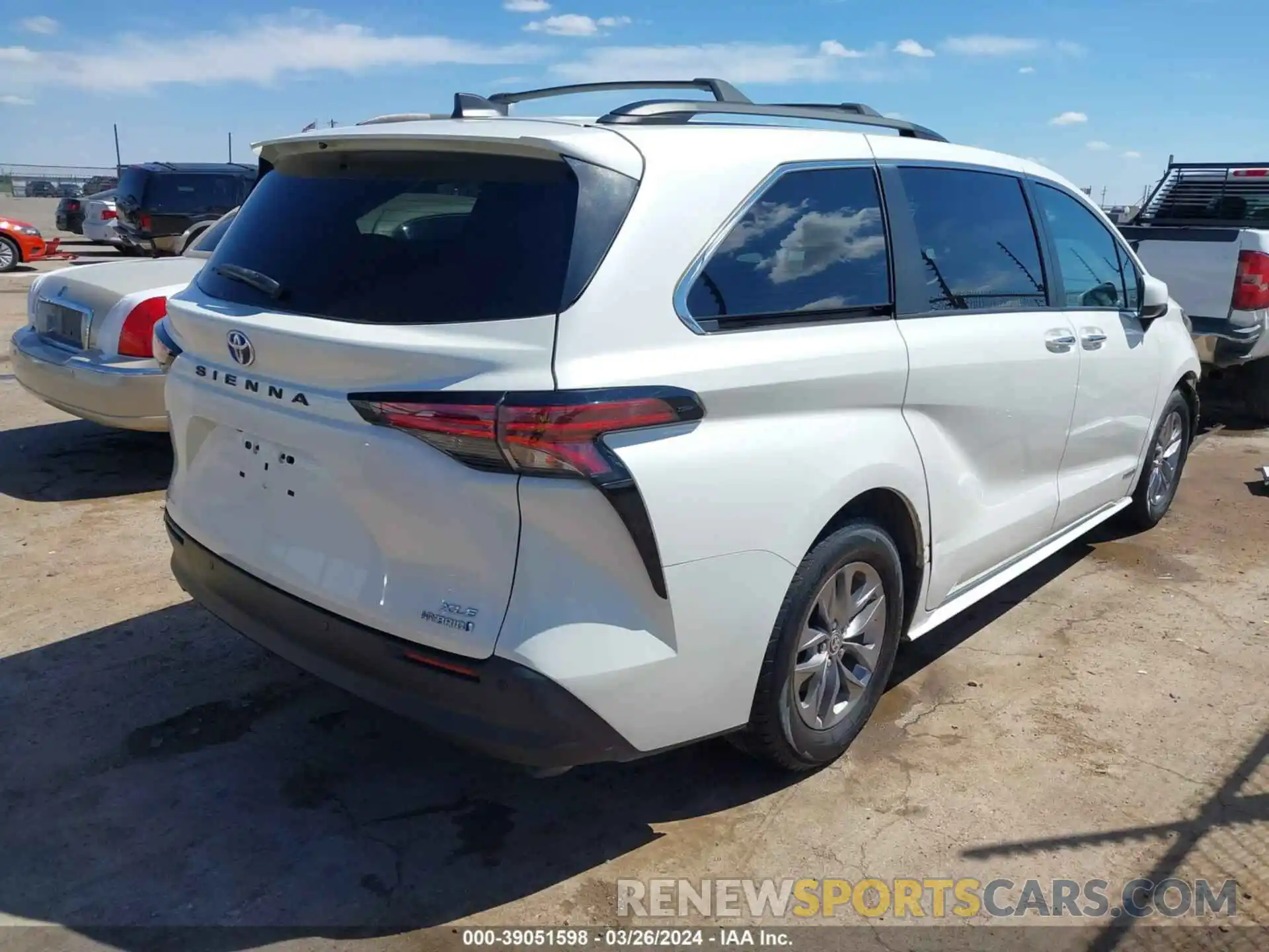 4 Photograph of a damaged car 5TDYRKEC3MS018793 TOYOTA SIENNA 2021