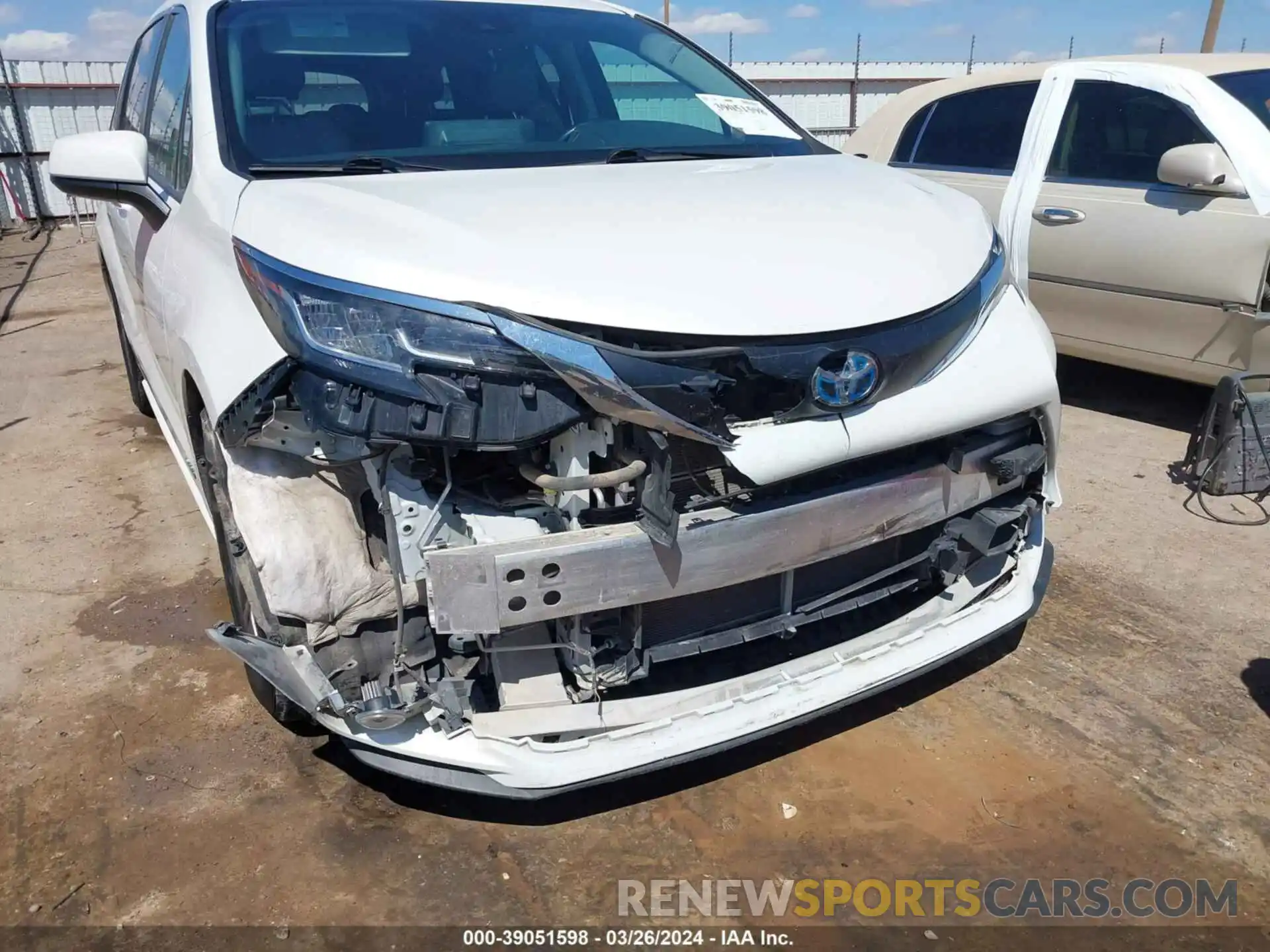 6 Photograph of a damaged car 5TDYRKEC3MS018793 TOYOTA SIENNA 2021