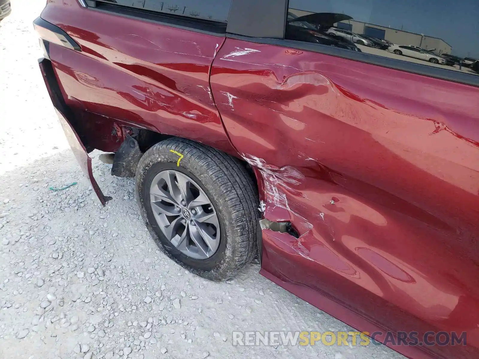 9 Photograph of a damaged car 5TDYRKEC3MS027624 TOYOTA SIENNA 2021