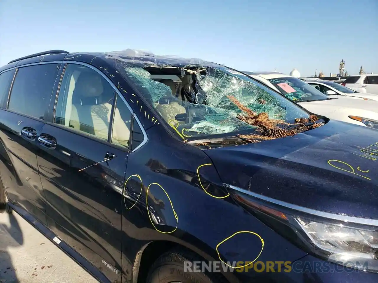 9 Photograph of a damaged car 5TDYRKEC3MS048943 TOYOTA SIENNA 2021