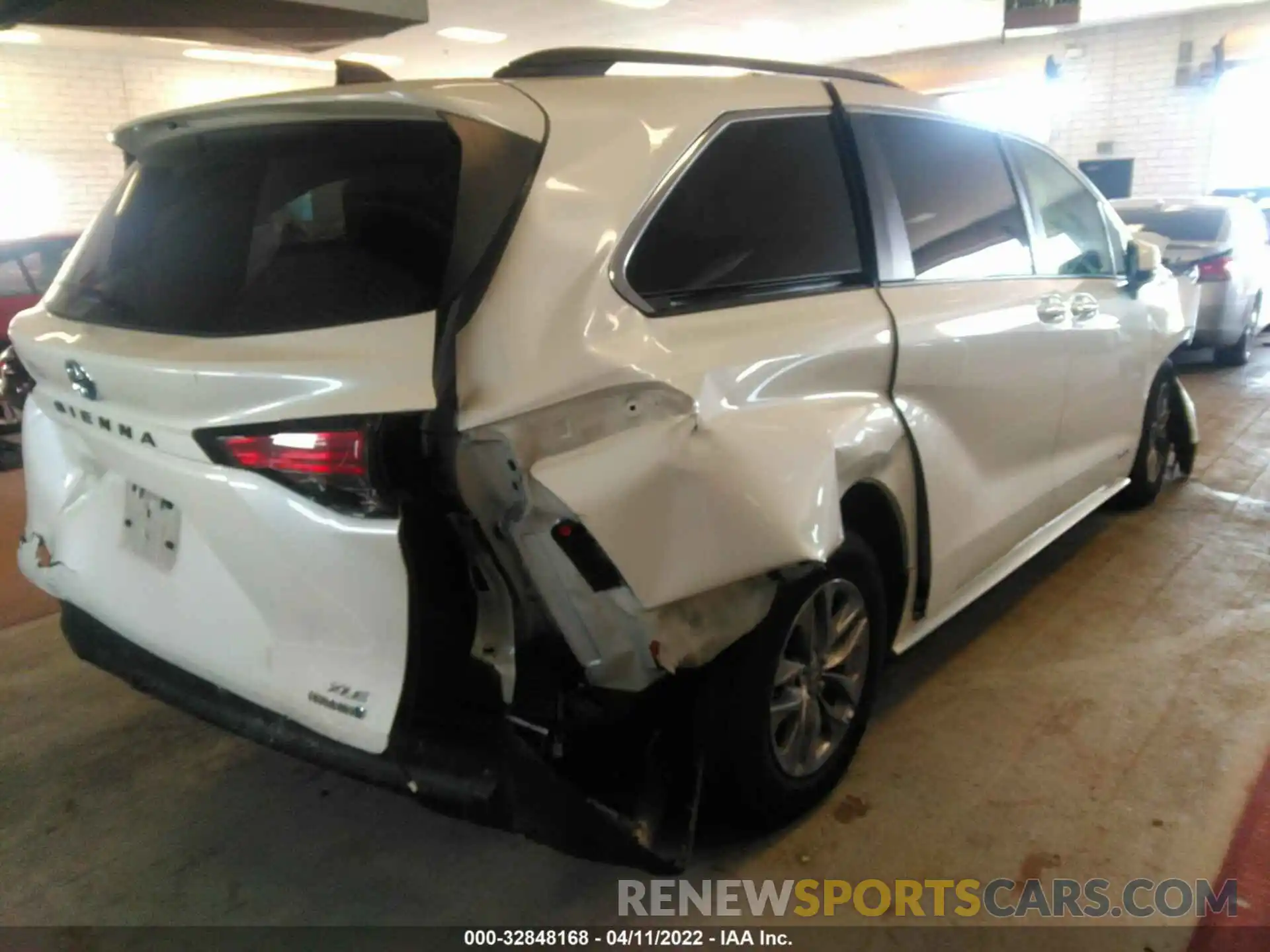 4 Photograph of a damaged car 5TDYRKEC3MS054564 TOYOTA SIENNA 2021