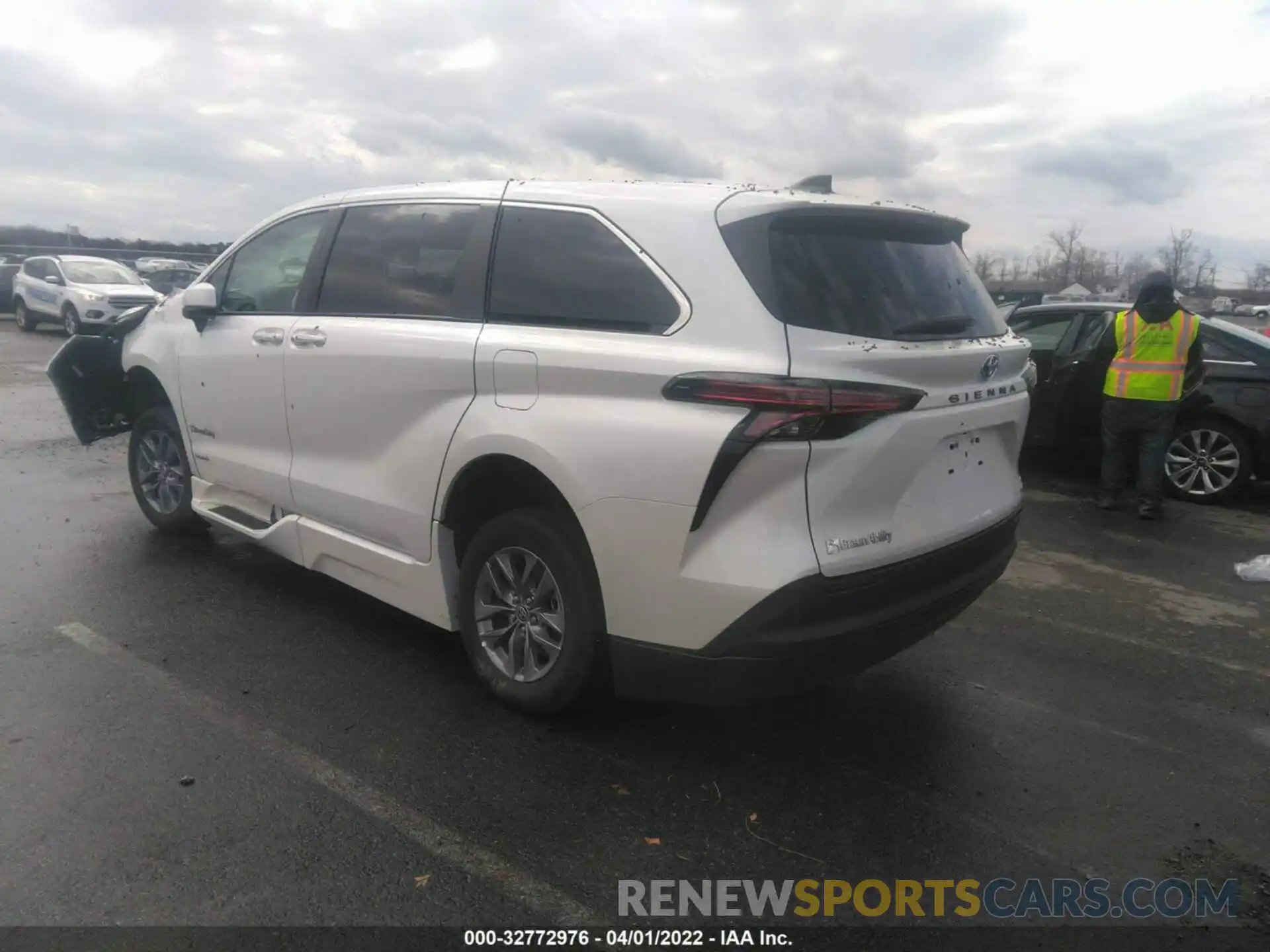 3 Photograph of a damaged car 5TDYRKEC3MS061689 TOYOTA SIENNA 2021