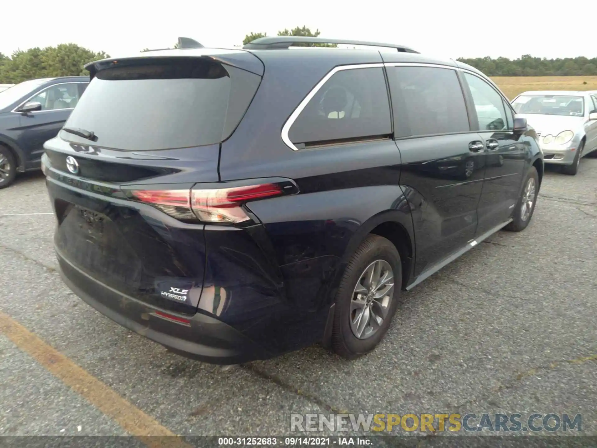 4 Photograph of a damaged car 5TDYRKEC3MS064799 TOYOTA SIENNA 2021