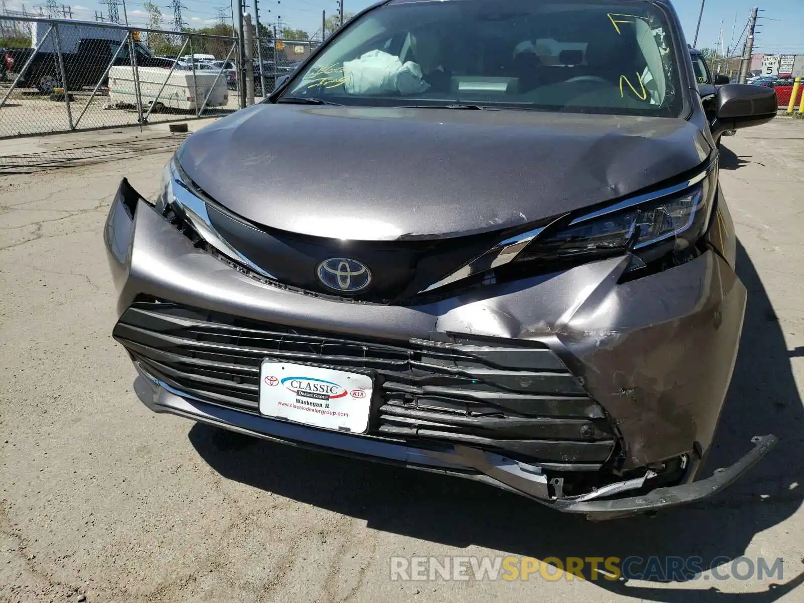 9 Photograph of a damaged car 5TDYRKEC4MS008788 TOYOTA SIENNA 2021