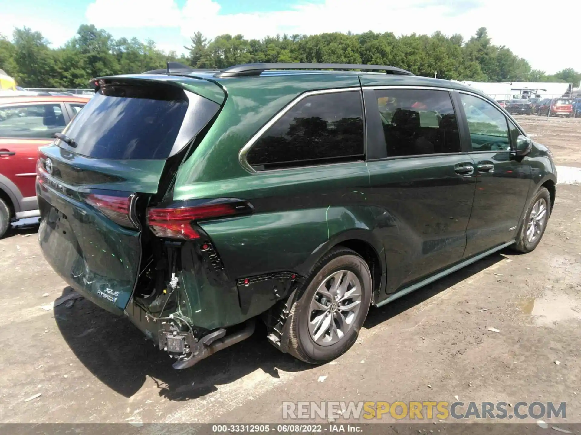 4 Photograph of a damaged car 5TDYRKEC4MS015384 TOYOTA SIENNA 2021